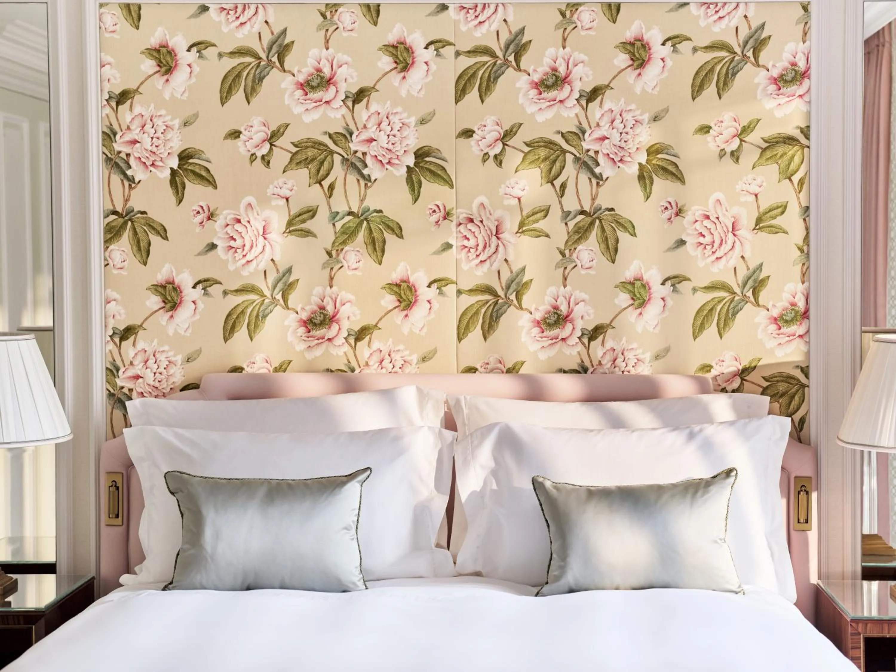 Bed in The Dorchester - Dorchester Collection