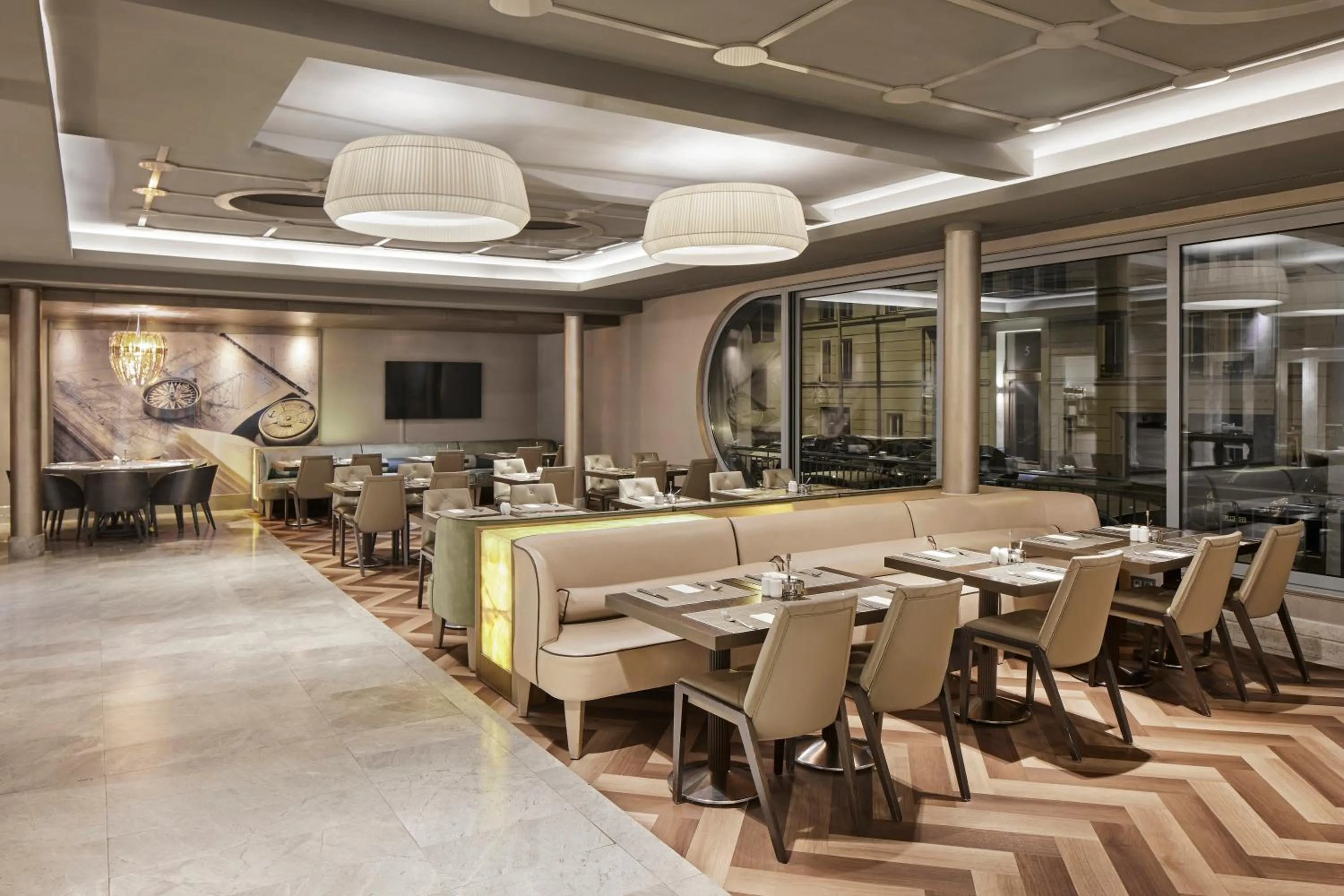 Restaurant/places to eat in TITANIC Comfort Mitte