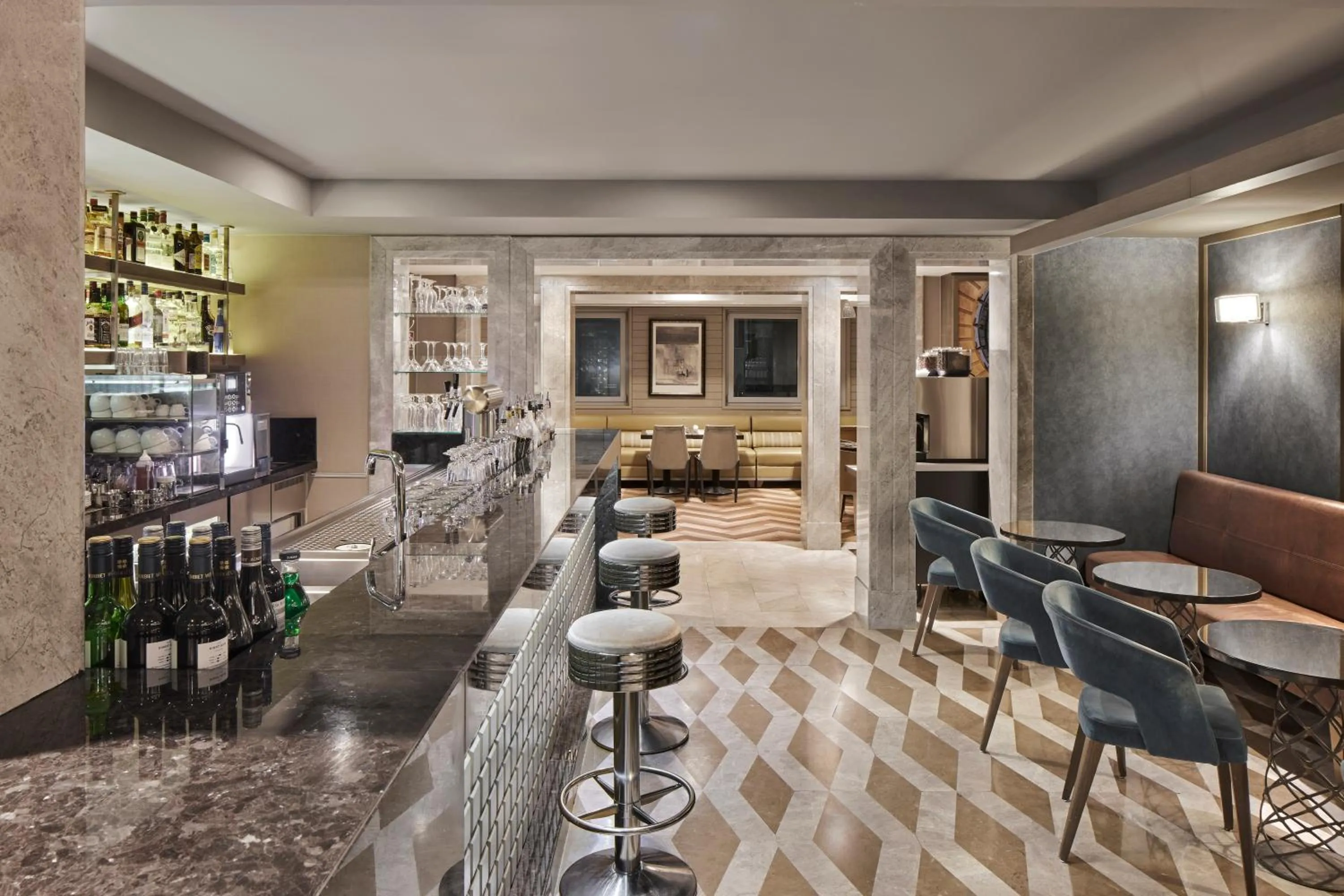 Lounge or bar in TITANIC Comfort Mitte