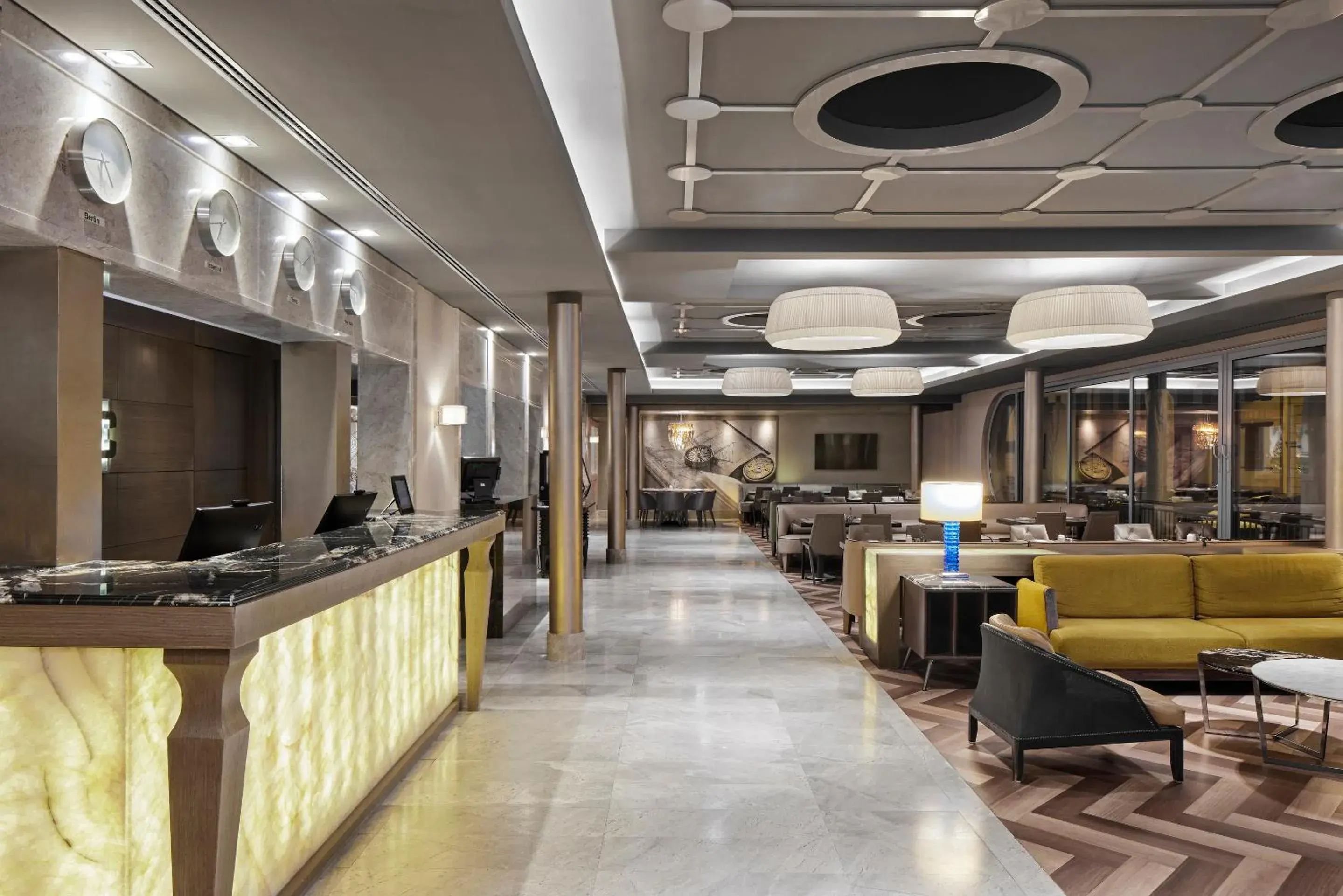 Lobby or reception in TITANIC Comfort Mitte Lobby or reception in TITANIC Comfort Mitte