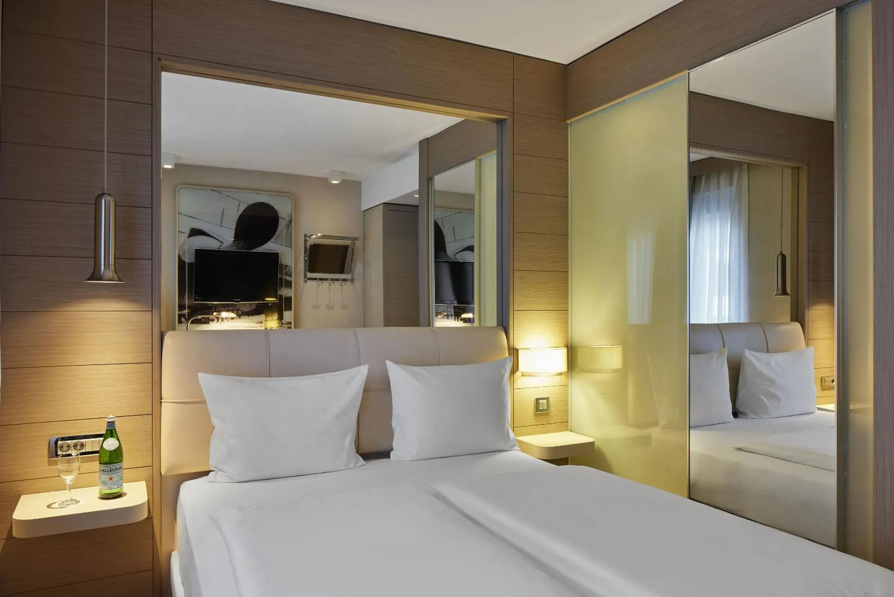 Bed in TITANIC Comfort Mitte Bed in TITANIC Comfort Mitte