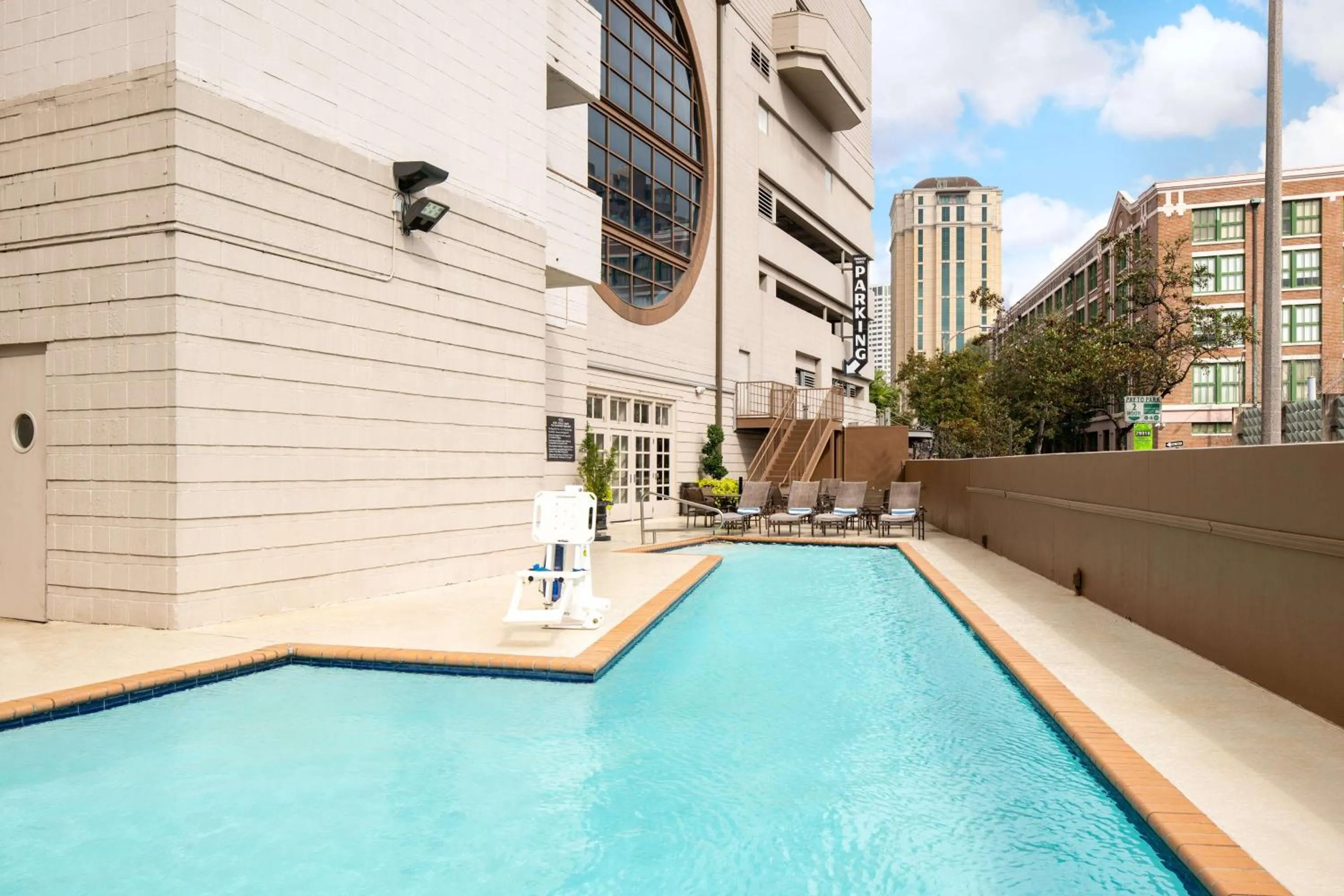 Pool view in Embassy Suites by Hilton New Orleans Convention Center