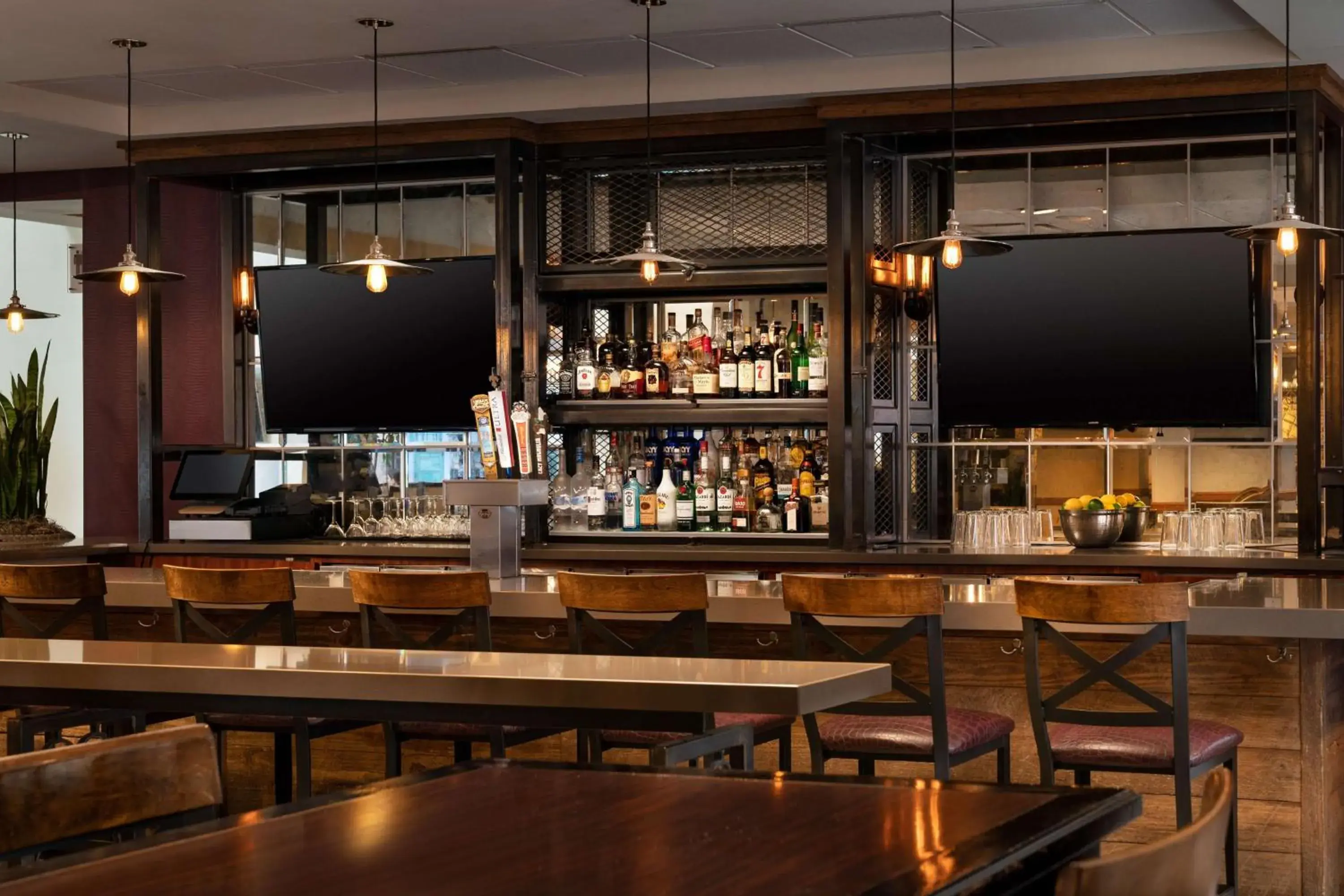 Lounge or bar in Embassy Suites by Hilton New Orleans Convention Center Lounge or bar in Embassy Suites by Hilton New Orleans Convention Center