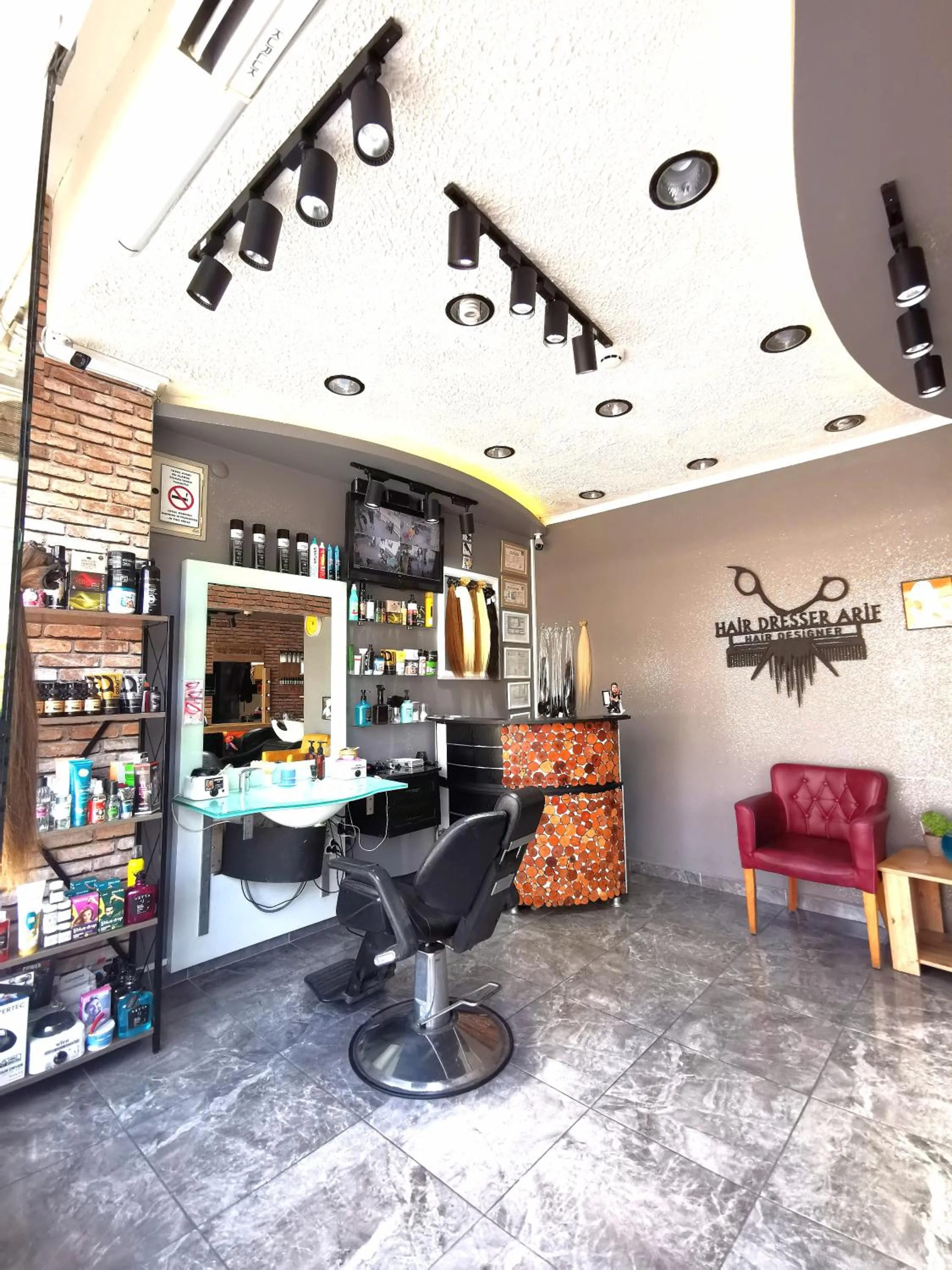 hair dresser in Intermar Hotel