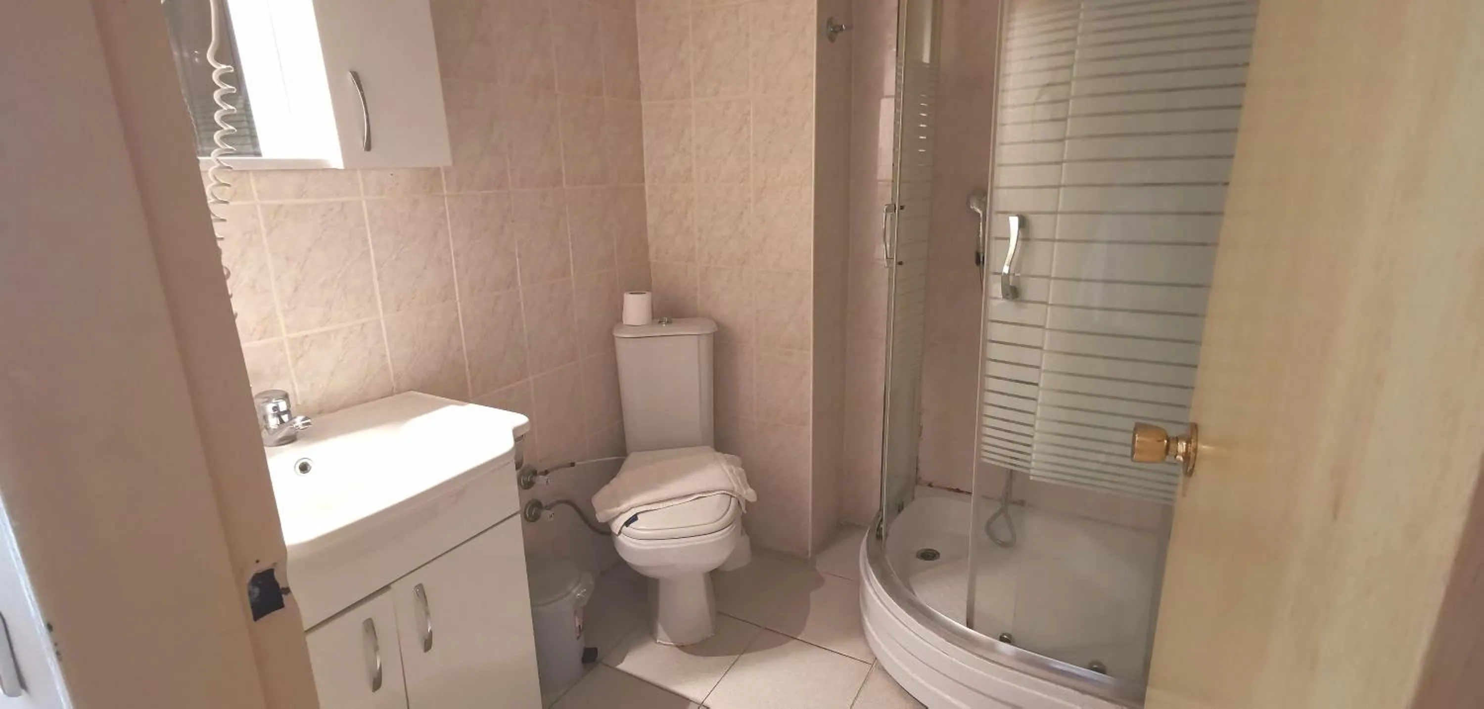 Bathroom in Intermar Hotel