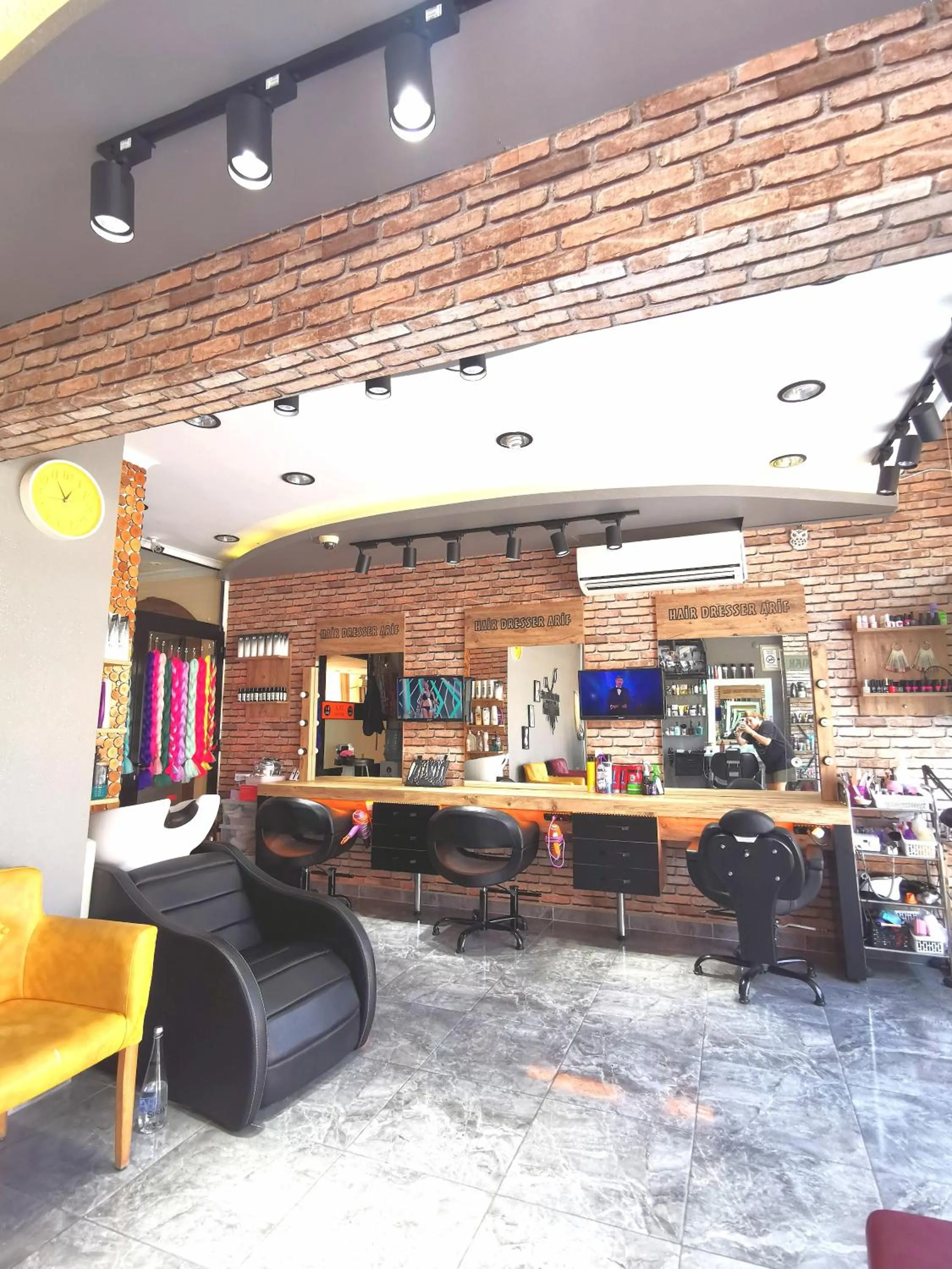 hair dresser in Intermar Hotel