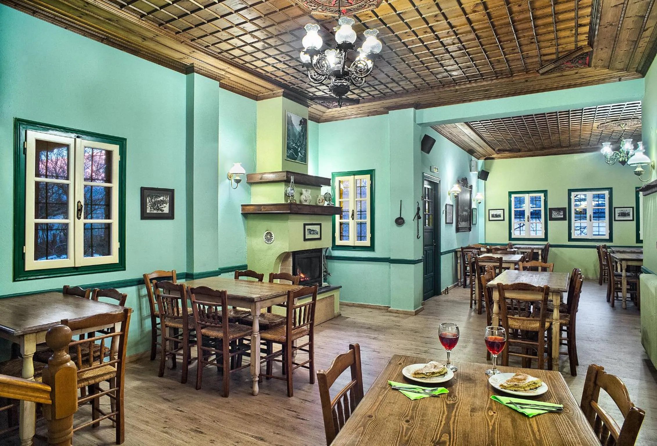 Restaurant/places to eat in Zissis Hotel