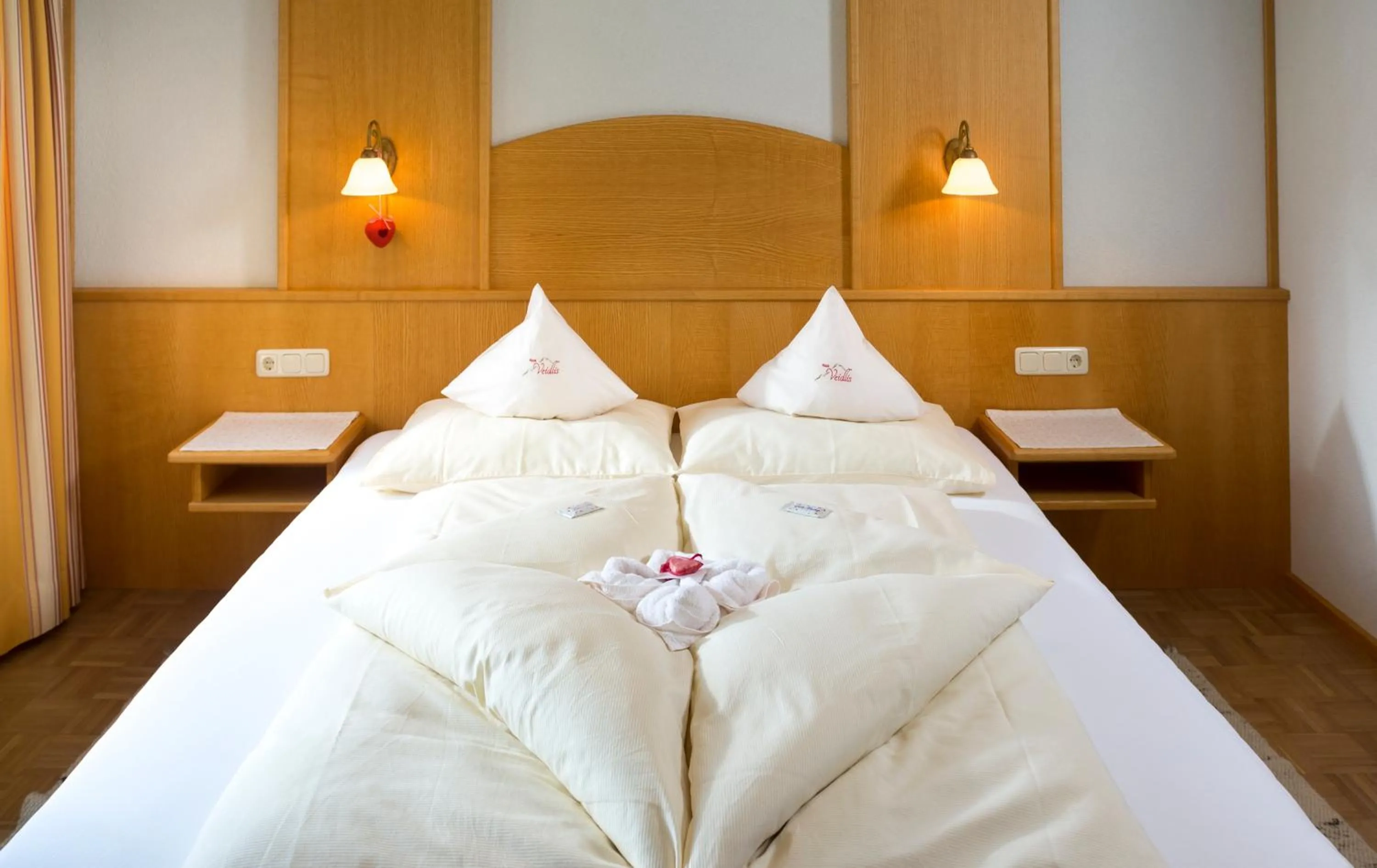 Photo of the whole room, Bed in Haus Veidlis, Familie Obkircher