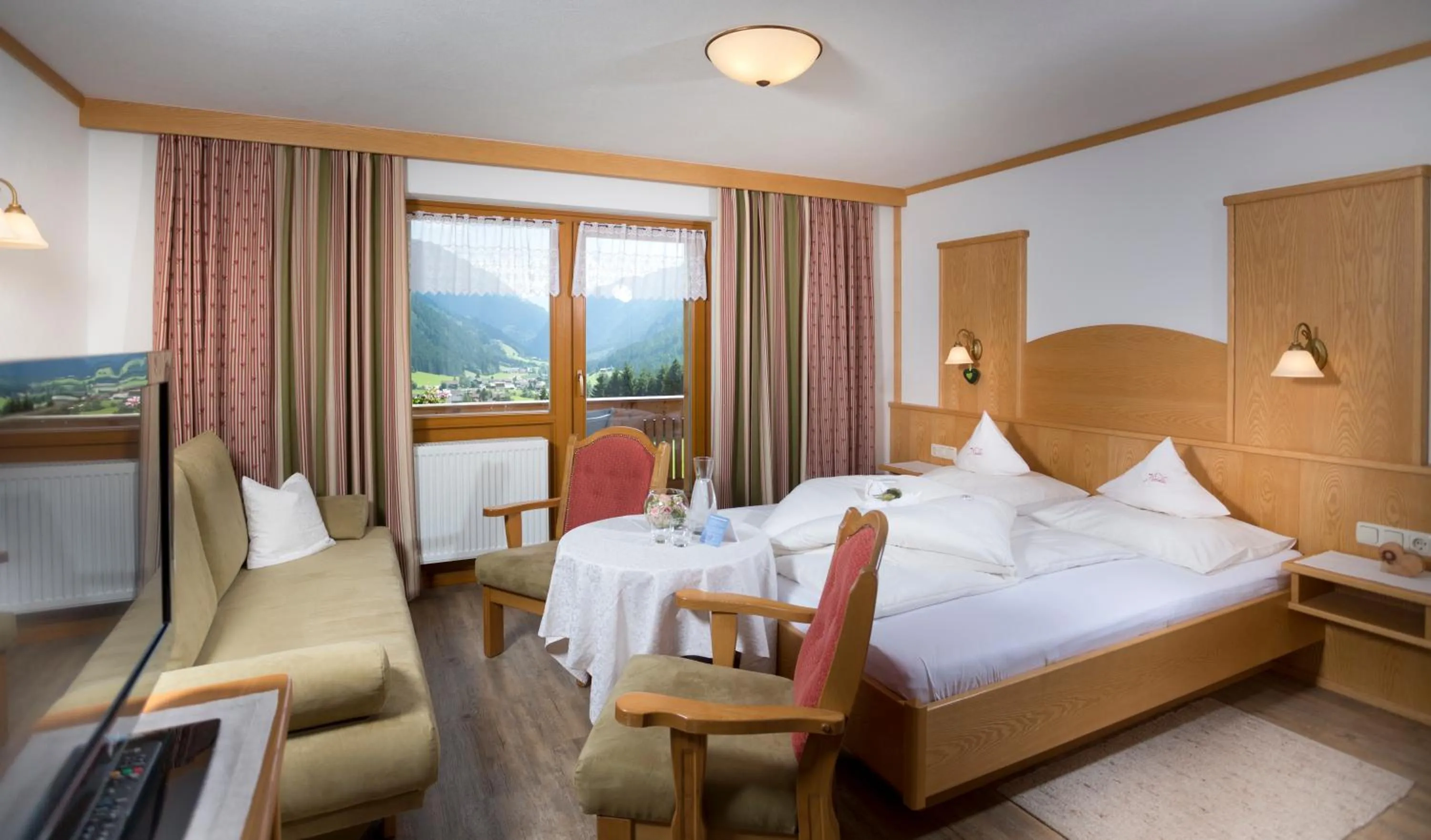 Photo of the whole room, Bed in Haus Veidlis, Familie Obkircher