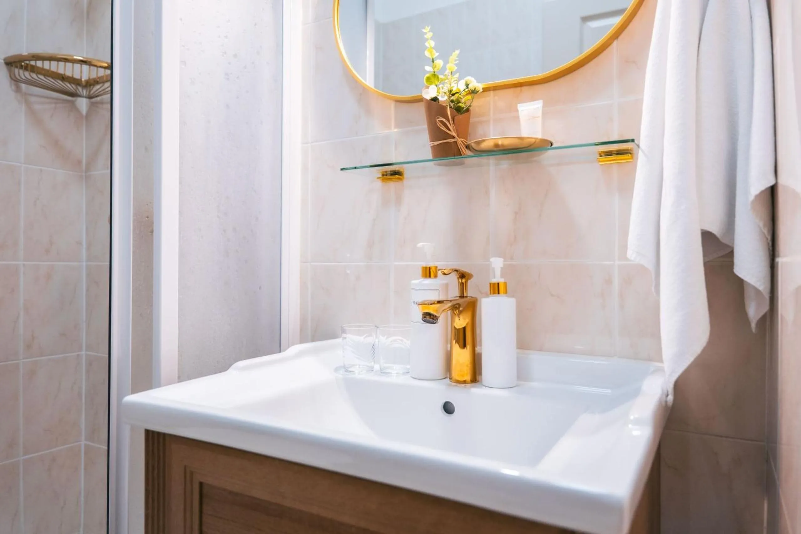 Shower in Hotel Grand