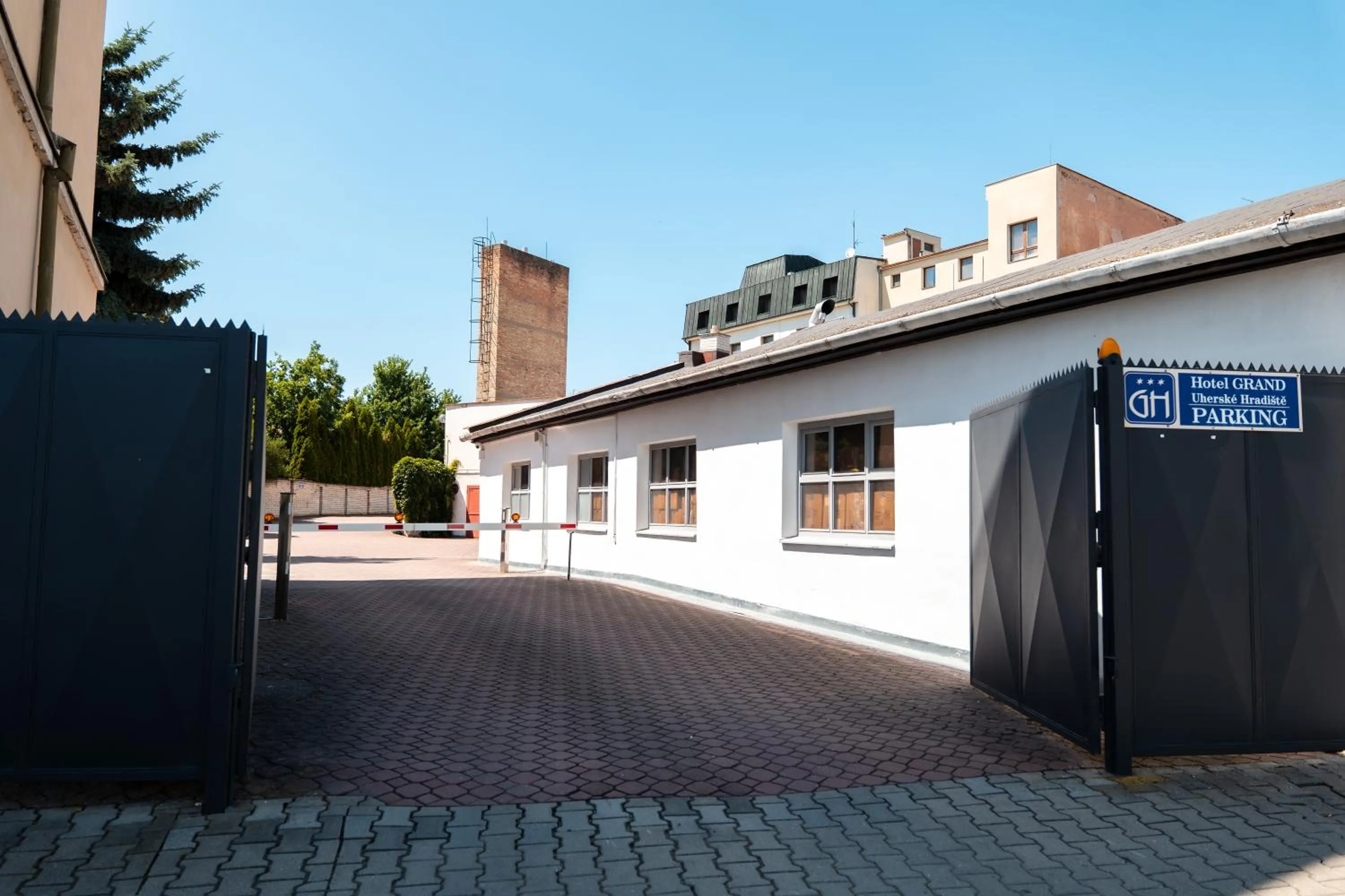 Parking in Hotel Grand