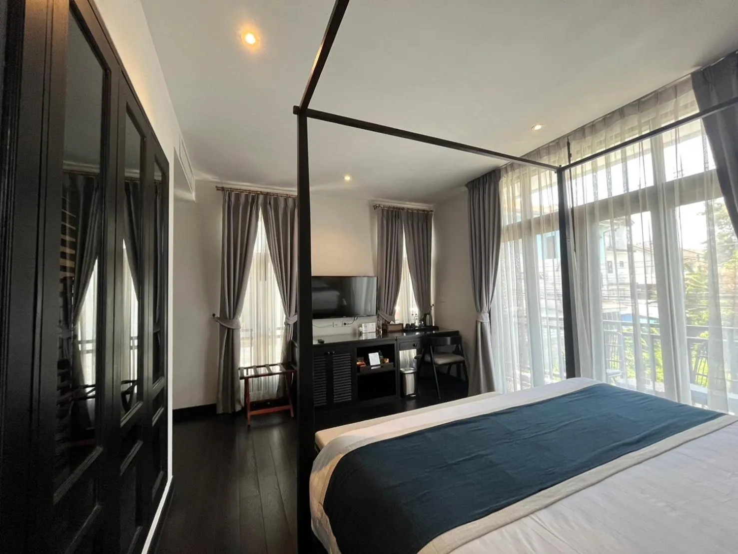 Bed in Cheeva Dee Hotel