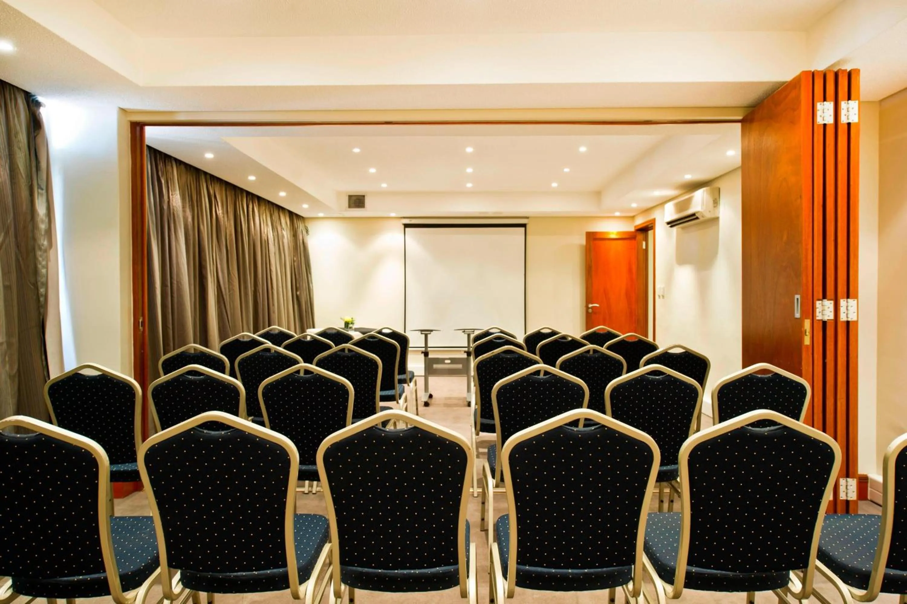 Meeting/conference room in Protea Hotel by Marriott Windhoek Furstenhof