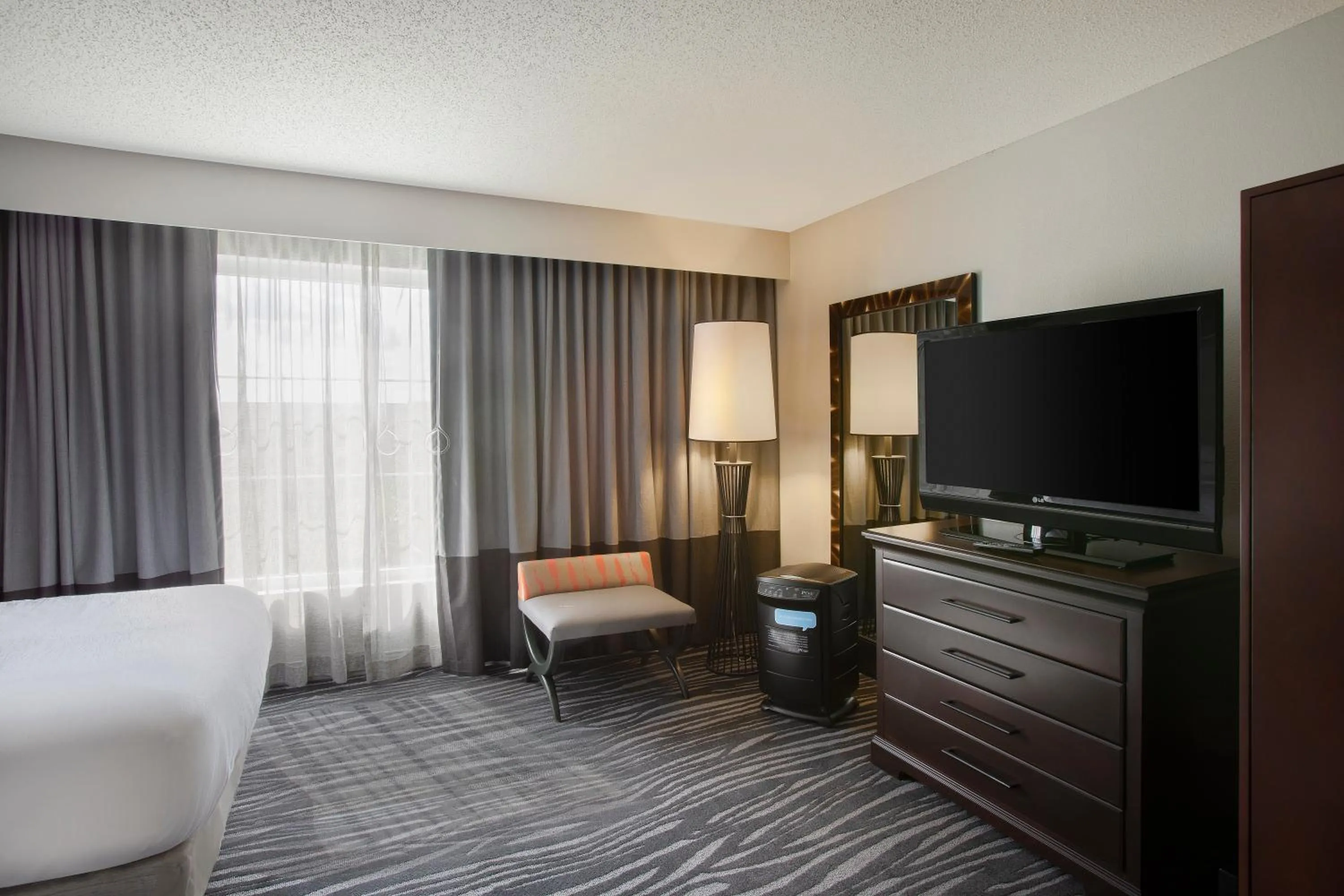 Bed in Embassy Suites by Hilton Orlando Airport