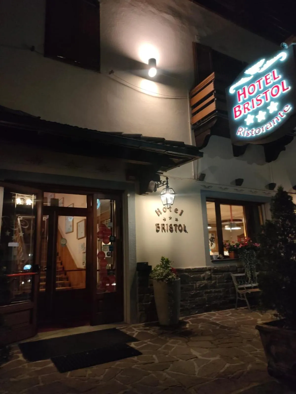 Property building in Hotel Bristol