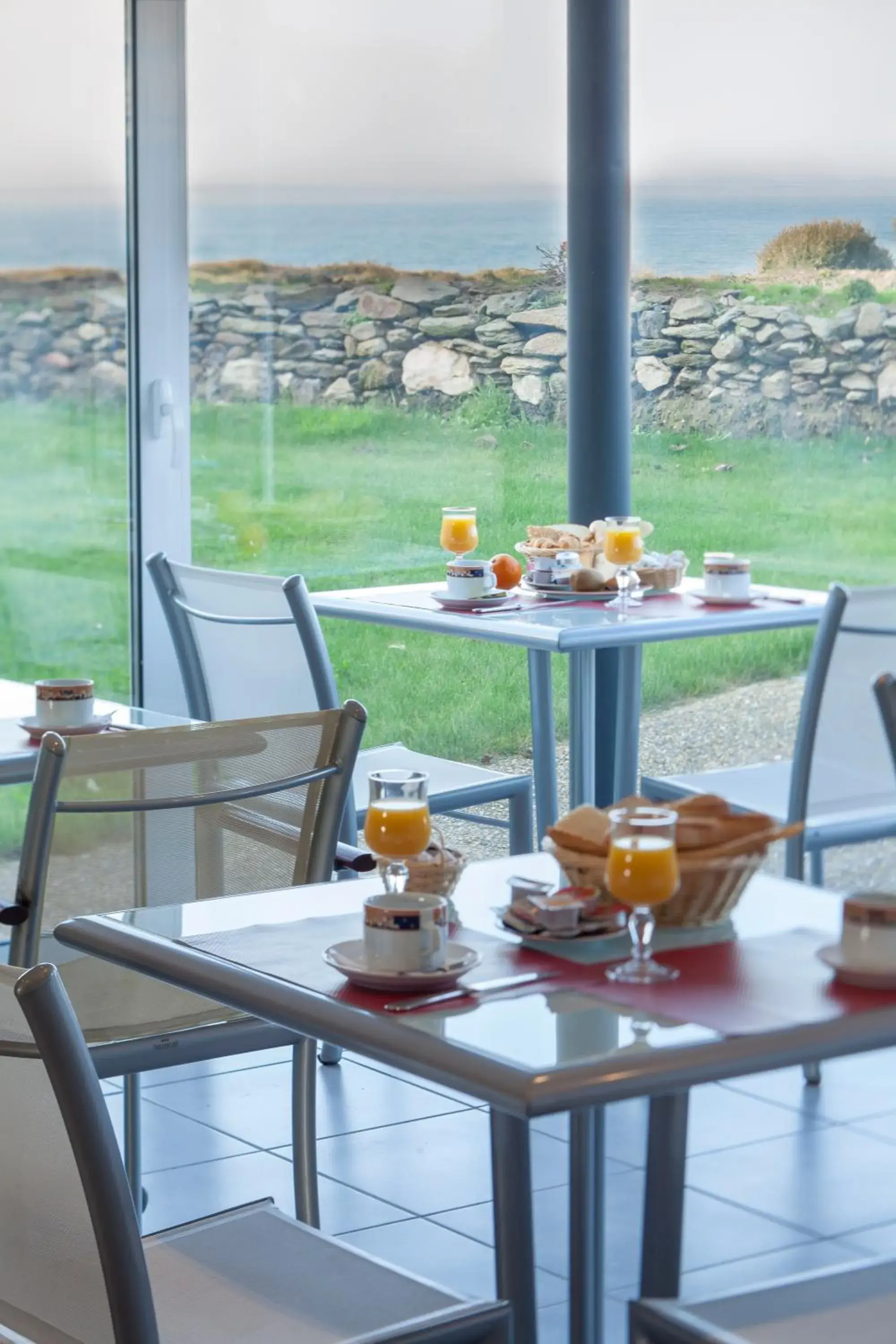 Restaurant/places to eat in Logis Hôtel Vent d'Iroise Restaurant/places to eat in Logis Hôtel Vent d'Iroise