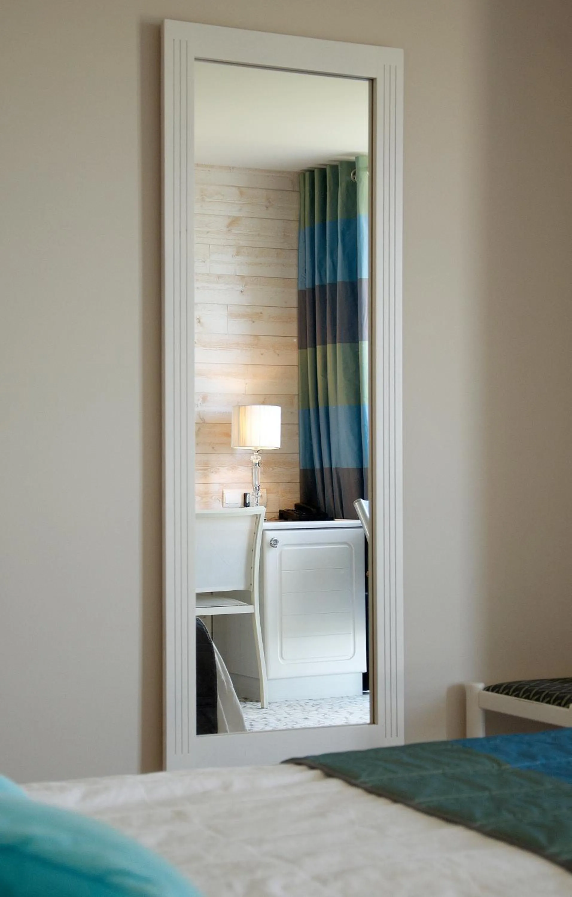 Bed in Logis Hôtel Vent d'Iroise