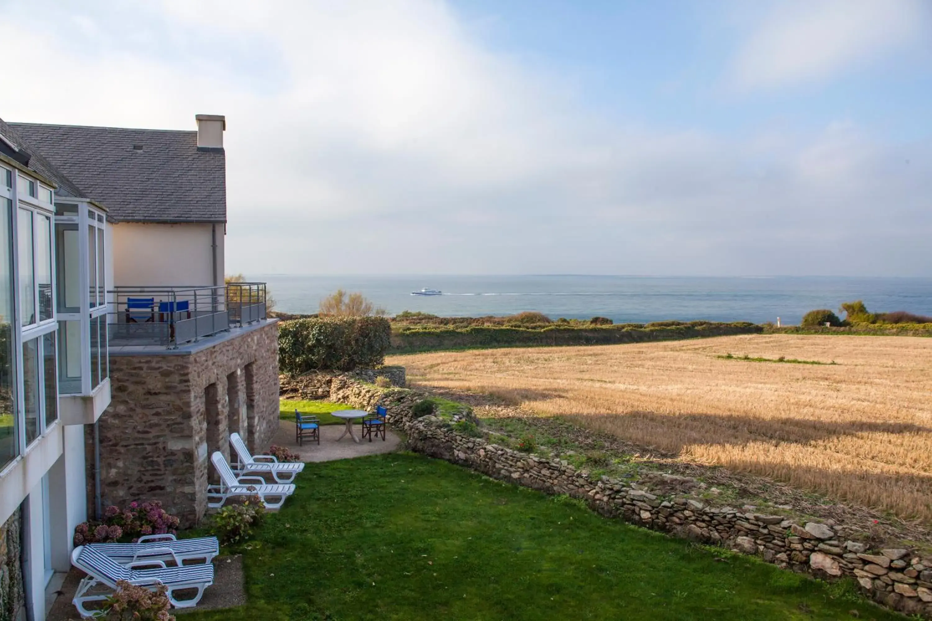 Facade/entrance in Logis Hôtel Vent d'Iroise Facade/entrance in Logis Hôtel Vent d'Iroise