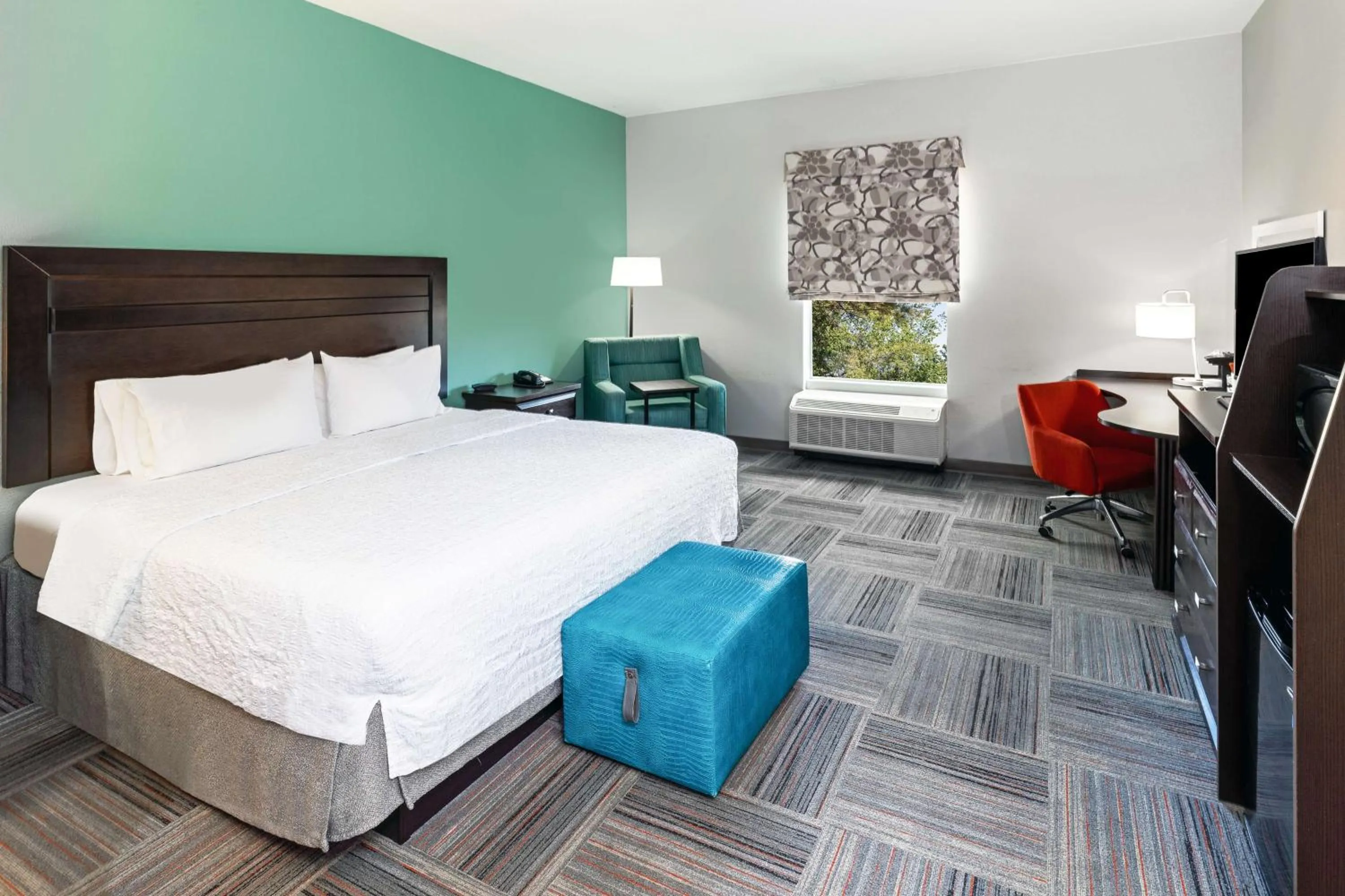 Bed in Hampton Inn Miami, Oklahoma