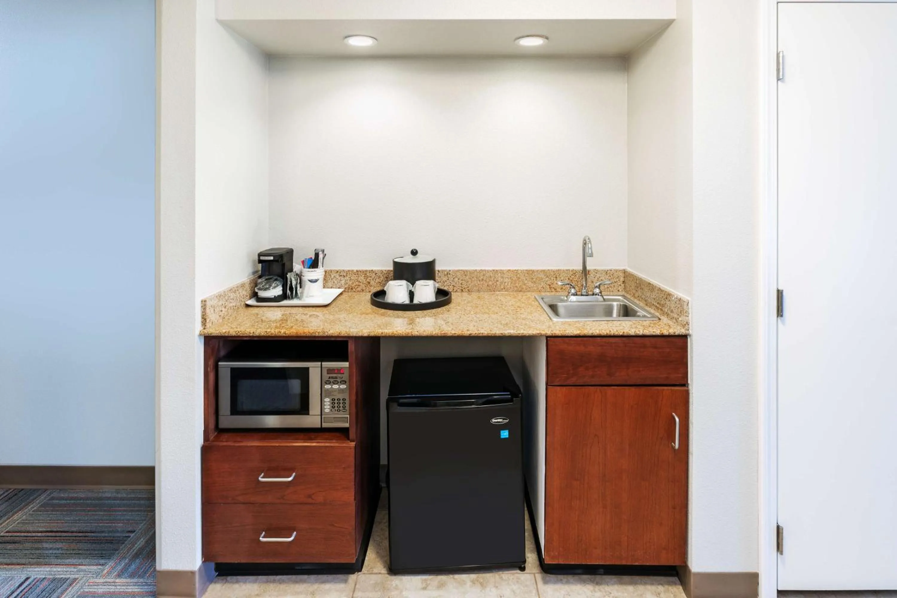 Photo of the whole room in Hampton Inn Miami, Oklahoma