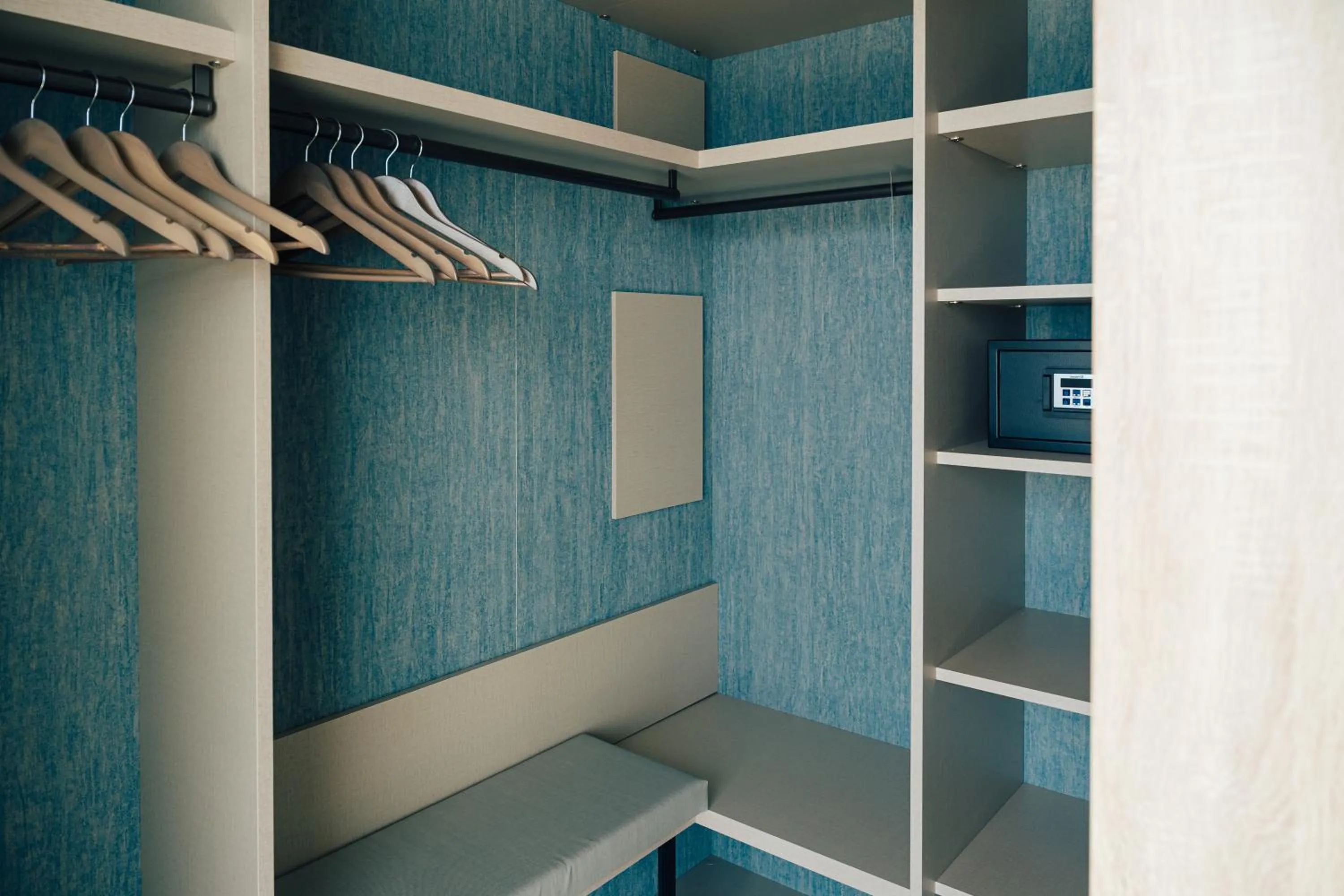 wardrobe in Hotel Galassia Suites & Spa