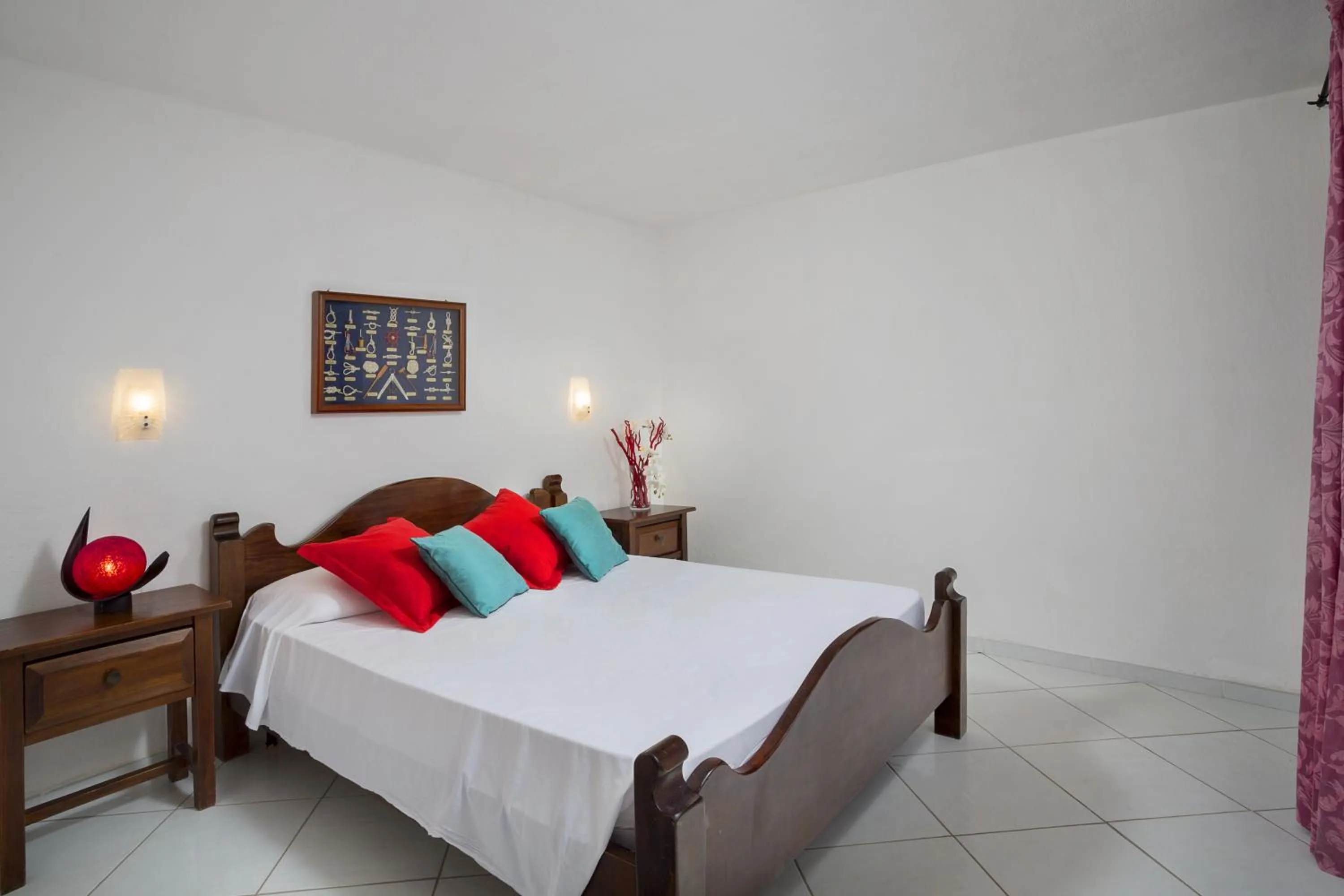 Bed in Residence Bougainvillae