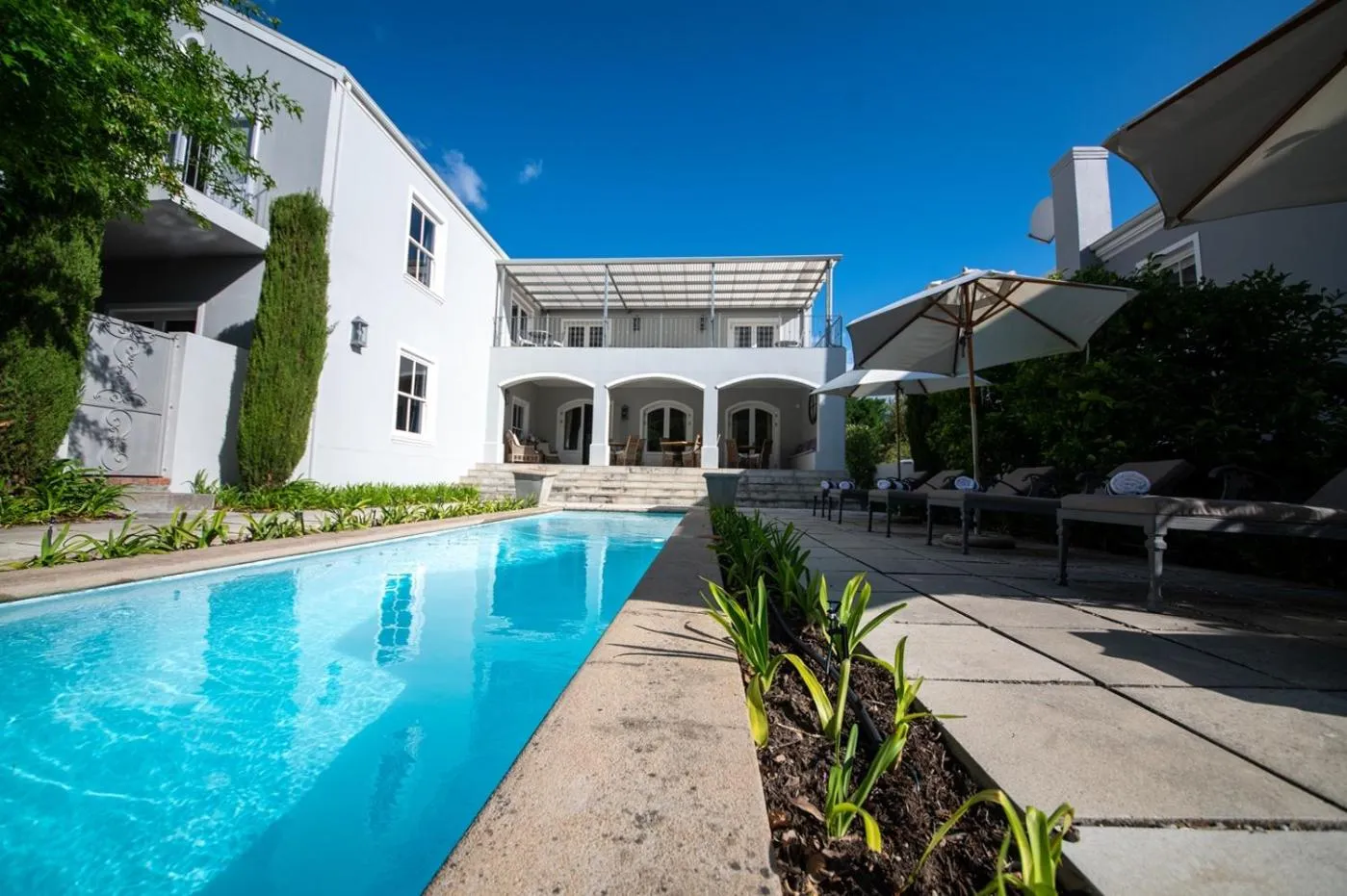 Swimming pool in Maison d'Ail Guest House
