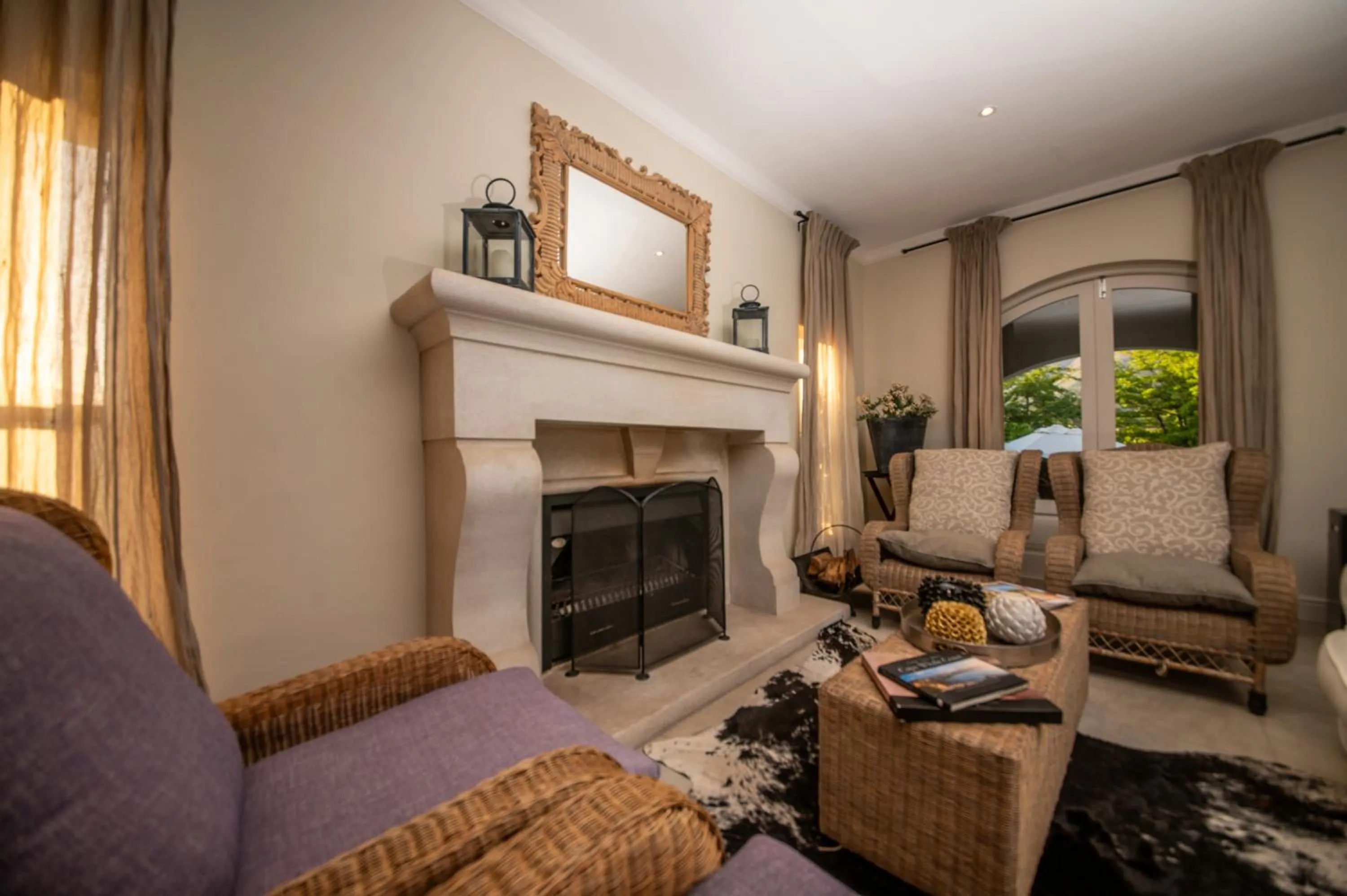 Communal lounge/ TV room in Maison d'Ail Guest House