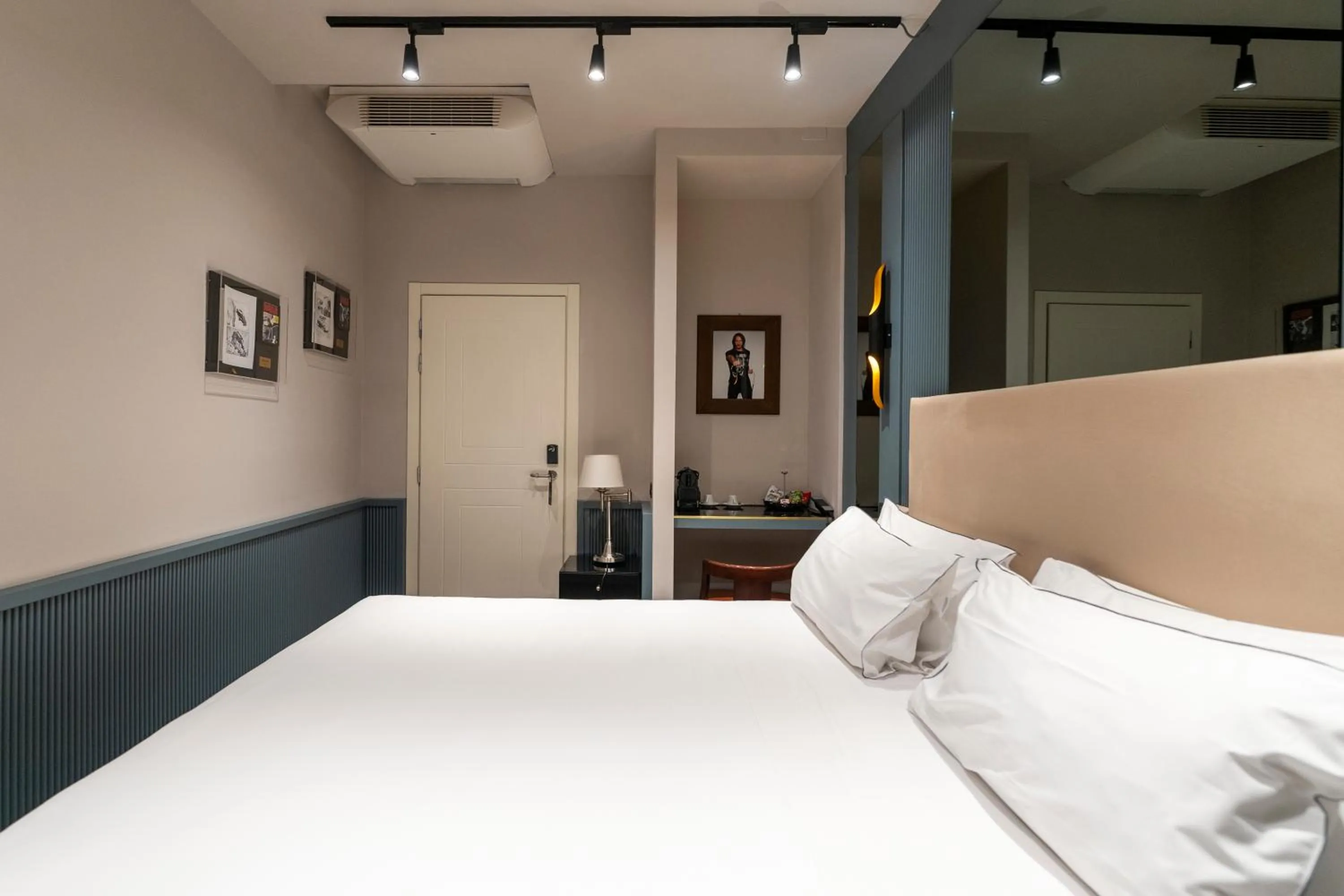 Bed in The Glam Boutique Hotel & Apt