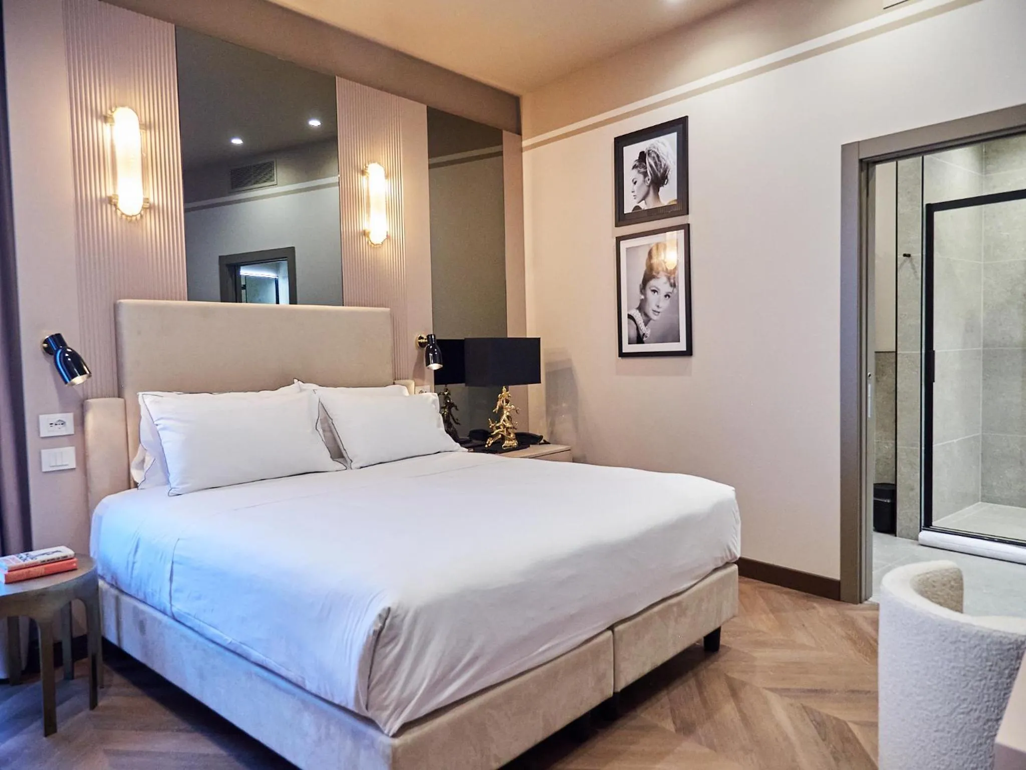 Bed in The Glam Boutique Hotel & Apt