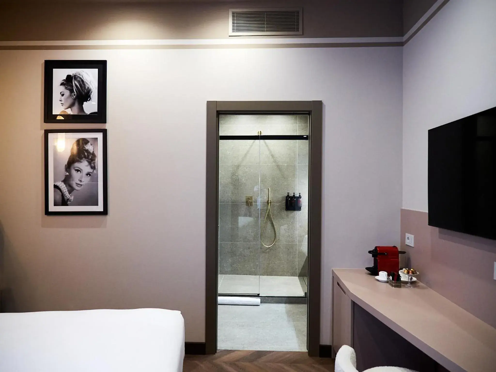 Superior Deluxe Double or Twin Room in The Glam Boutique Hotel & Apt Superior Deluxe Double or Twin Room in The Glam Boutique Hotel & Apt