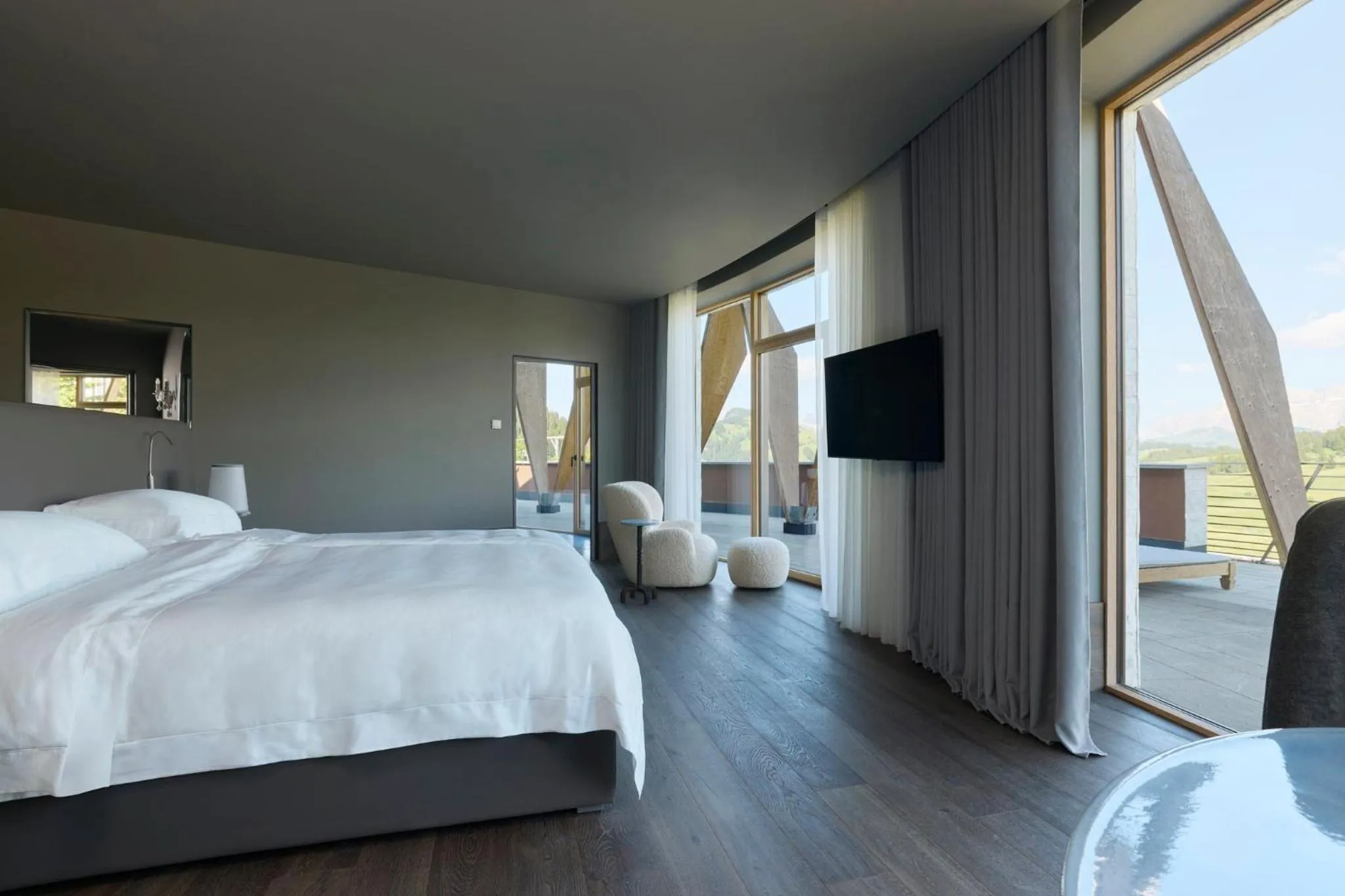 Bedroom, Bed in COMO Alpina Dolomites