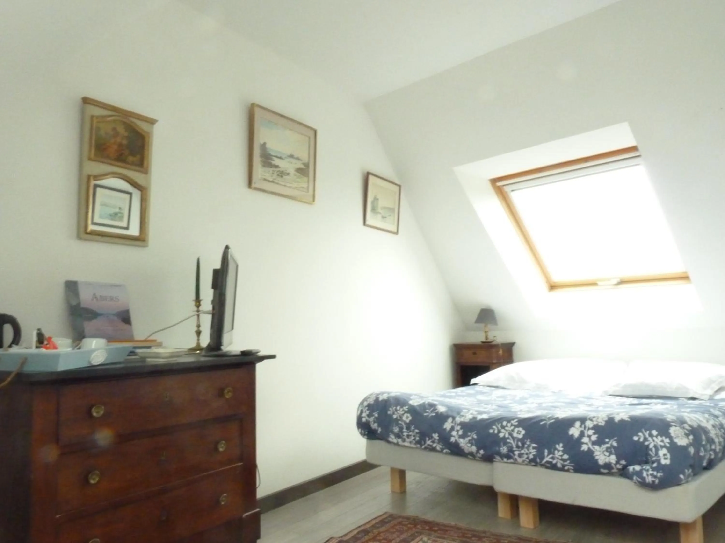 Bed in Gite des confitures à Lanvéoc-Crozon