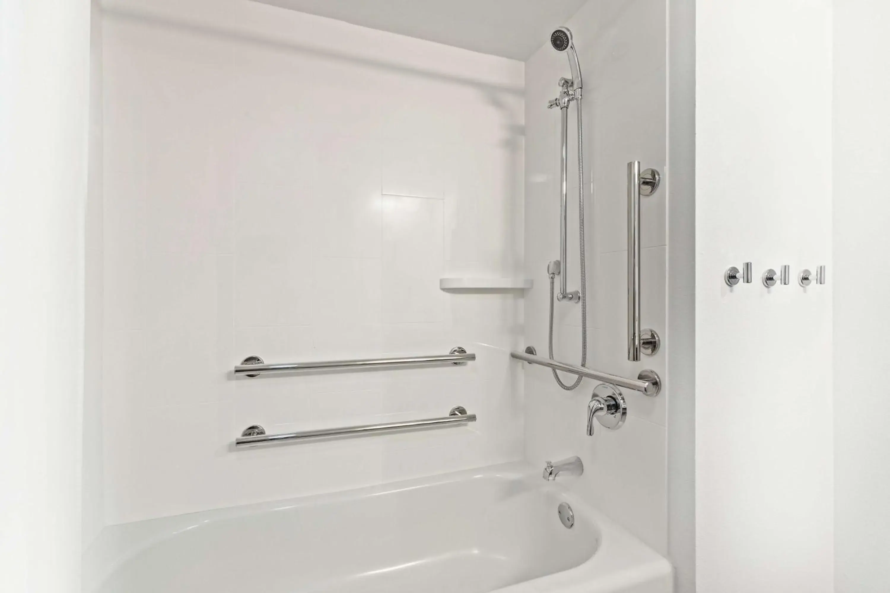 Bathroom in Hampton Inn & Suites Orlando International Drive North Bathroom in Hampton Inn & Suites Orlando International Drive North