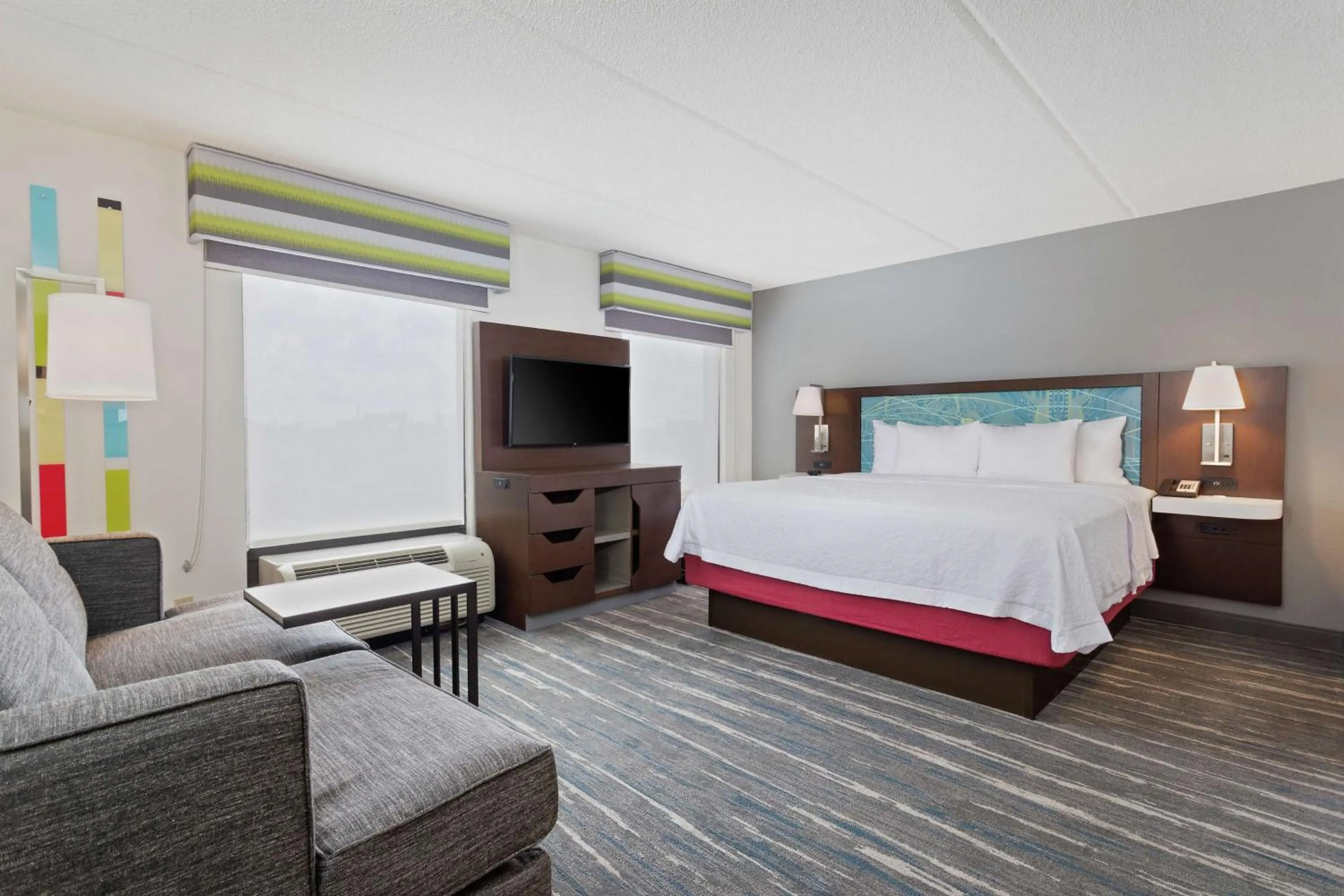 Bedroom, Bed in Hampton Inn & Suites Orlando International Drive North