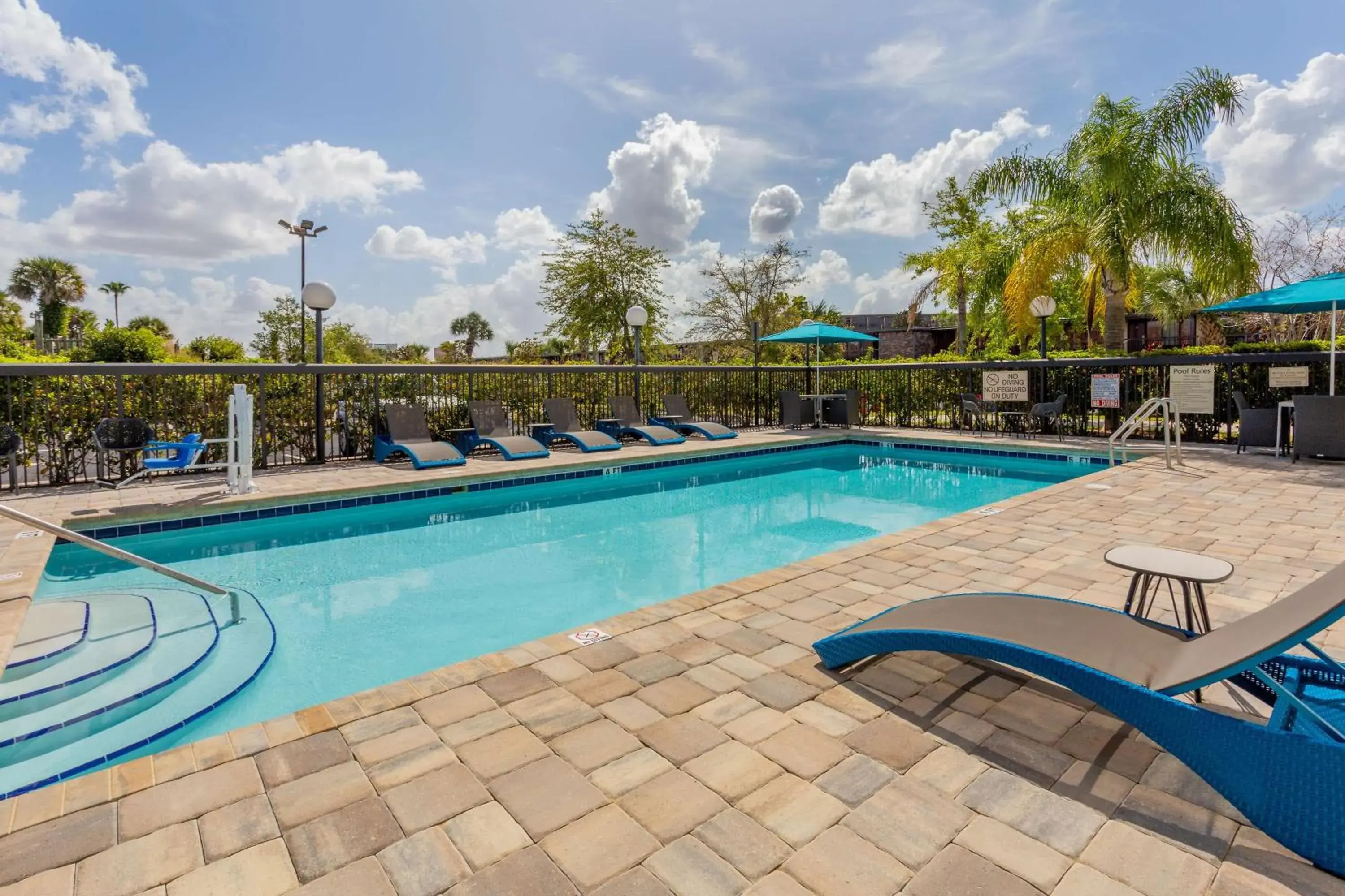 Pool view in Hampton Inn & Suites Orlando International Drive North Pool view in Hampton Inn & Suites Orlando International Drive North