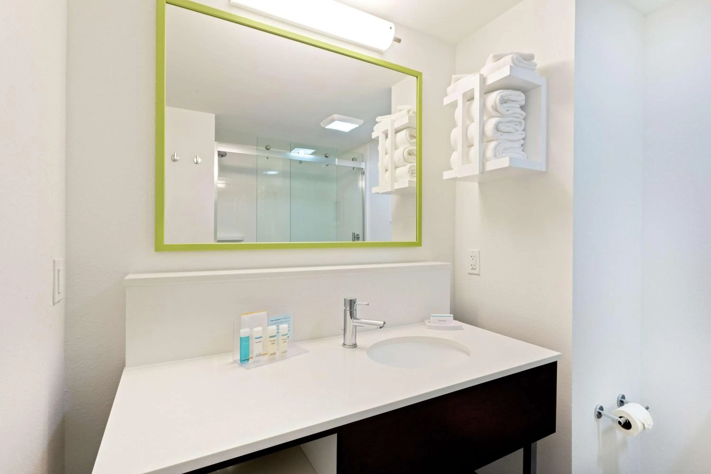 Bathroom in Hampton Inn & Suites Orlando International Drive North