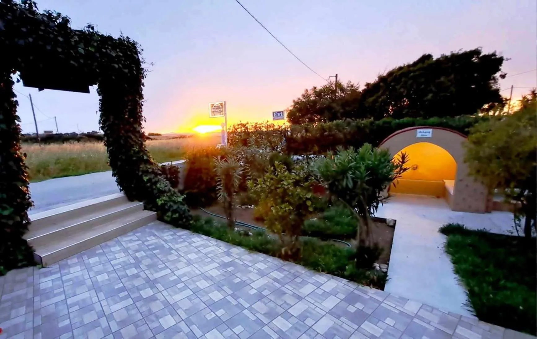 Evi Apartments And Studios