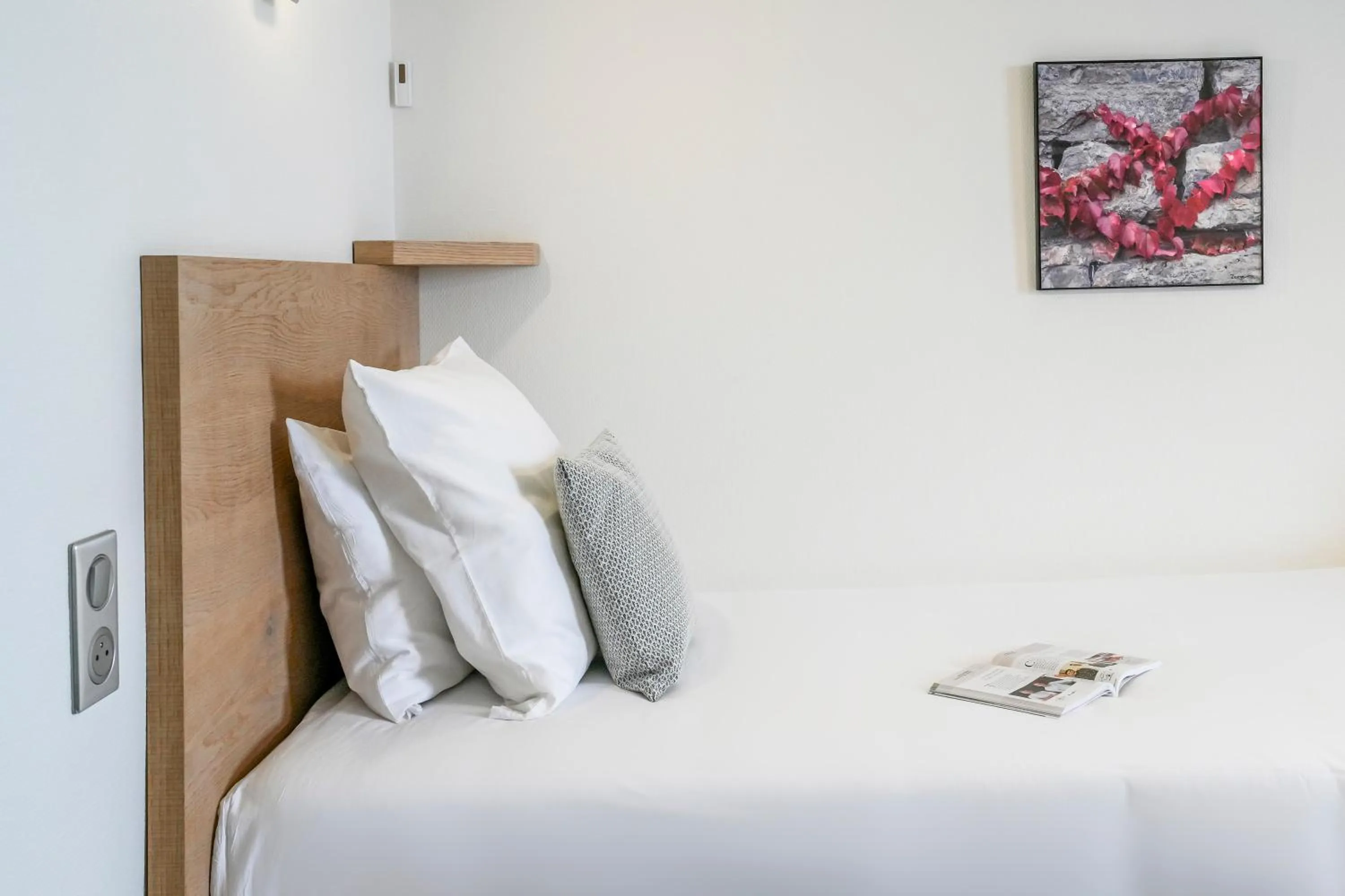 Bedroom, Bed in Logis Auberge du Relais - Hôtel & Restaurant