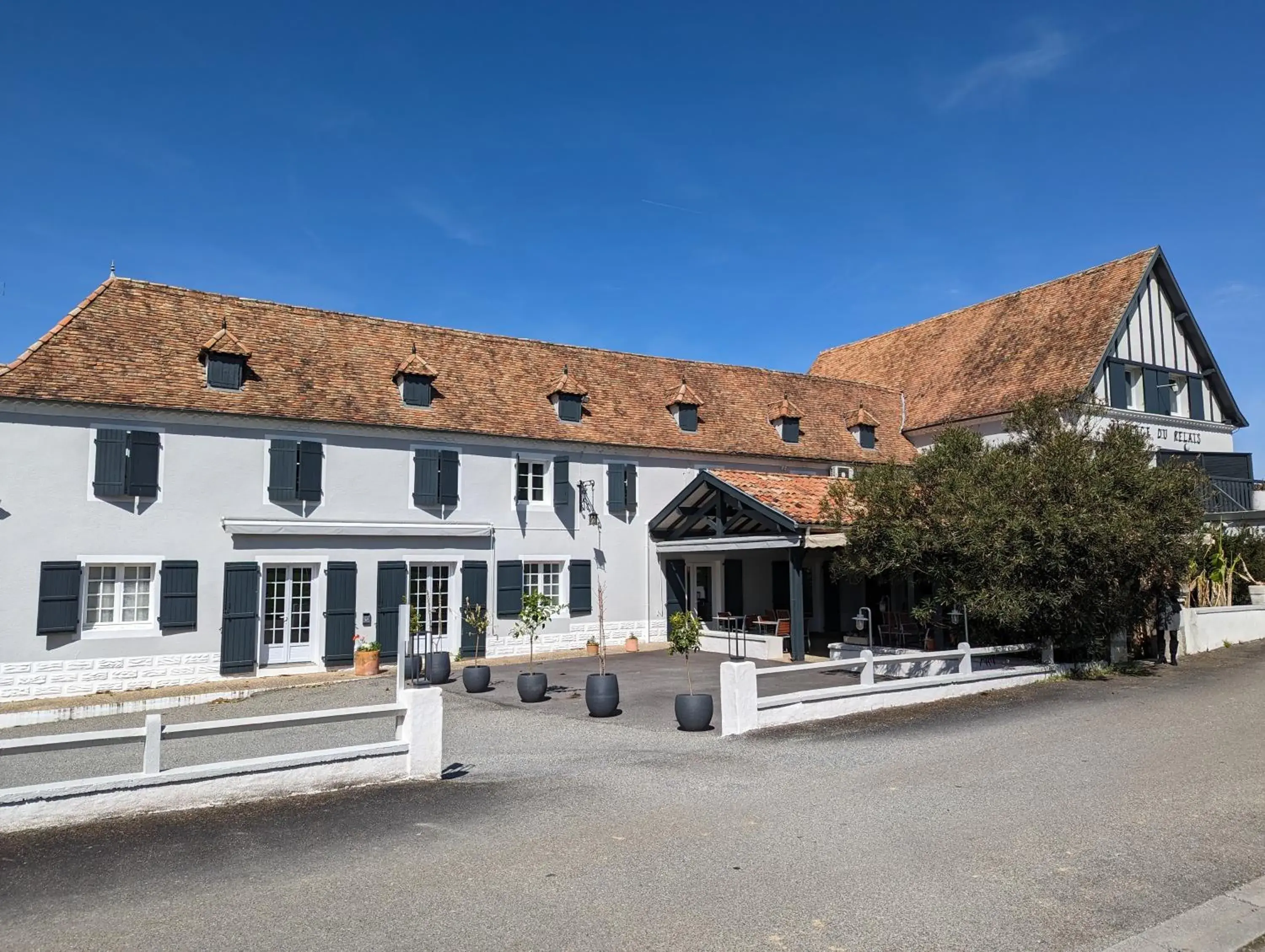 Property building in Logis Auberge du Relais - Hôtel & Restaurant Property building in Logis Auberge du Relais - Hôtel & Restaurant