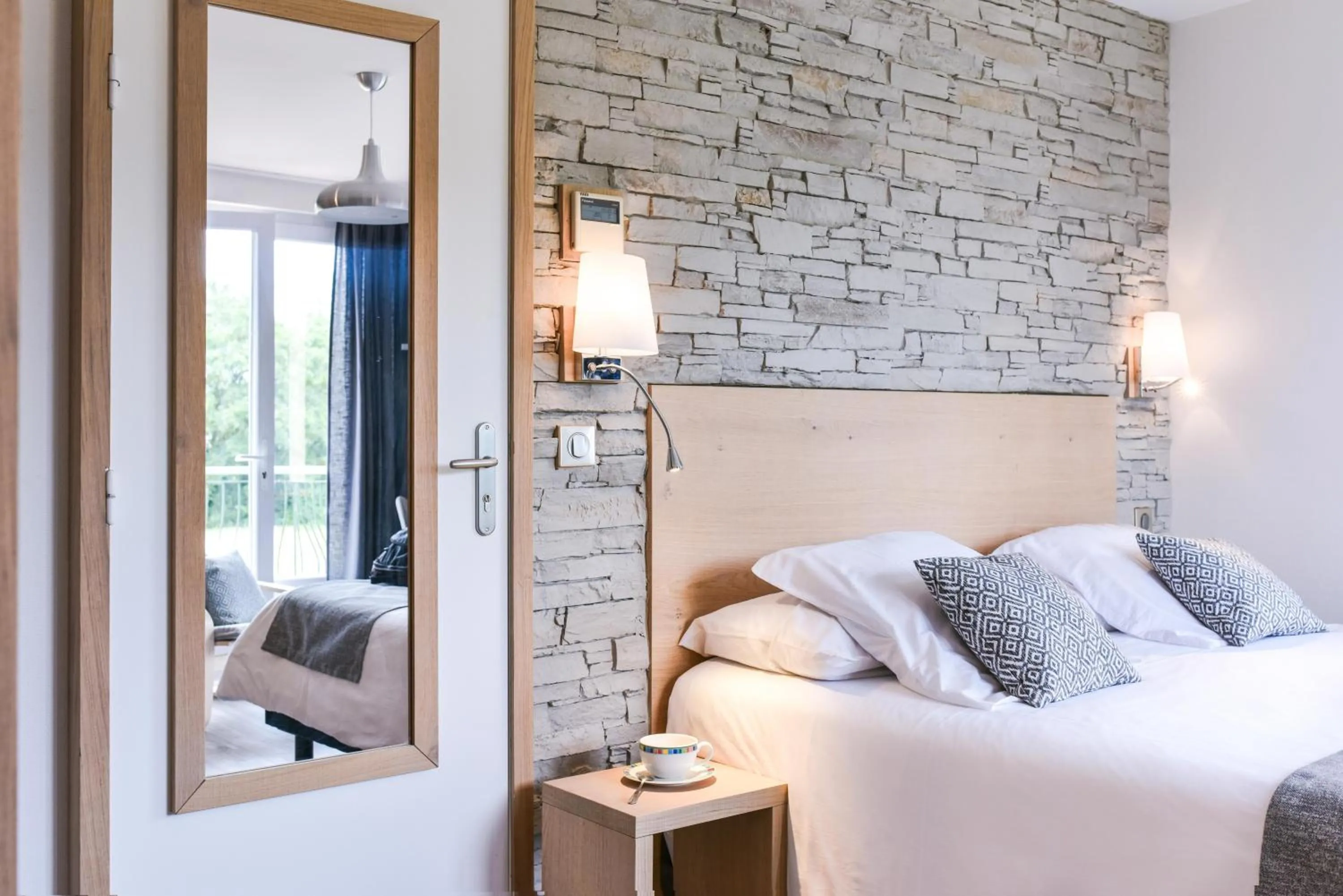 Photo of the whole room, Bed in Logis Auberge du Relais - Hôtel & Restaurant