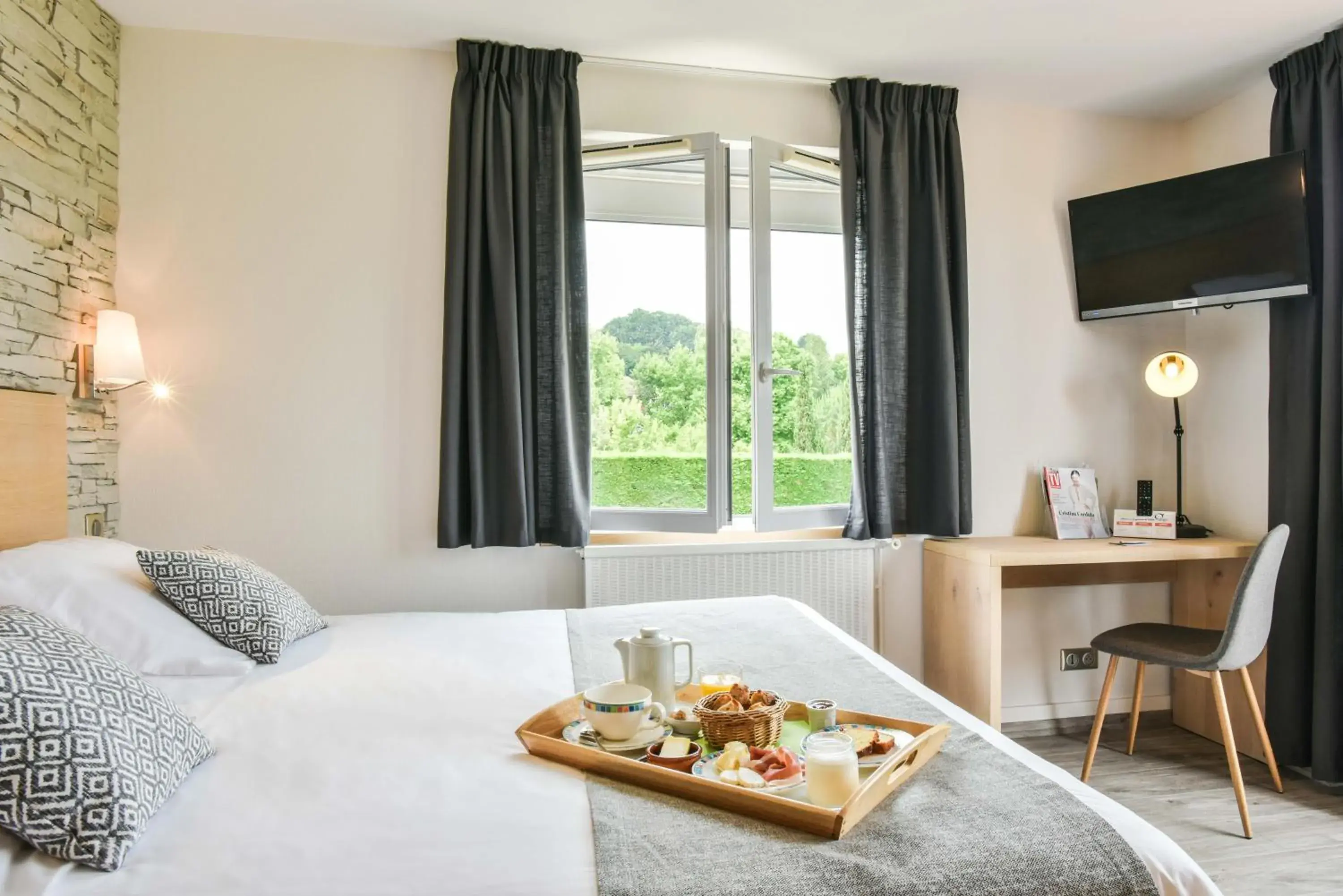 Photo of the whole room, Bed in Logis Auberge du Relais - Hôtel & Restaurant Photo of the whole room, Bed in Logis Auberge du Relais - Hôtel & Restaurant