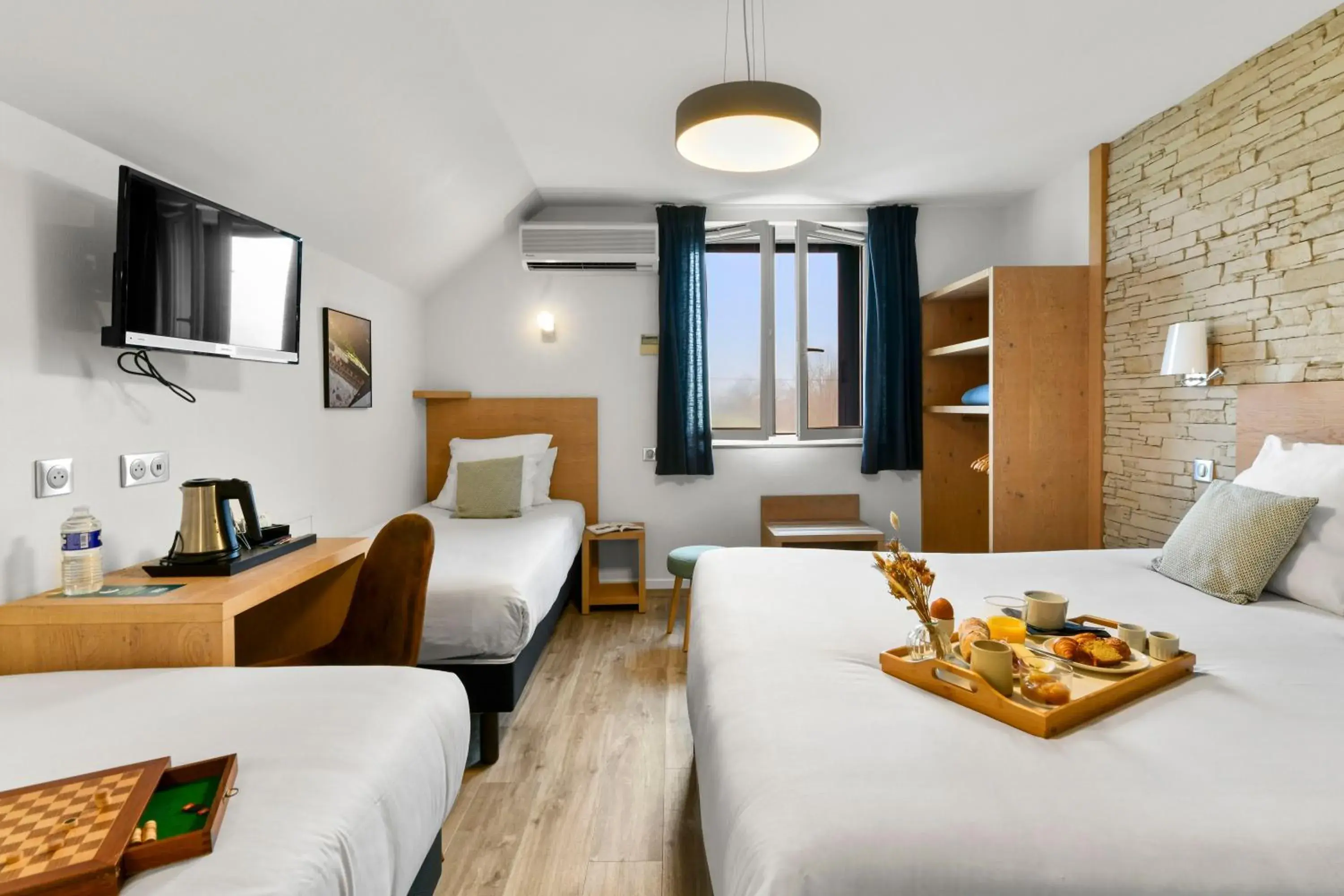 Bedroom, Bed in Logis Auberge du Relais - Hôtel & Restaurant Bedroom, Bed in Logis Auberge du Relais - Hôtel & Restaurant