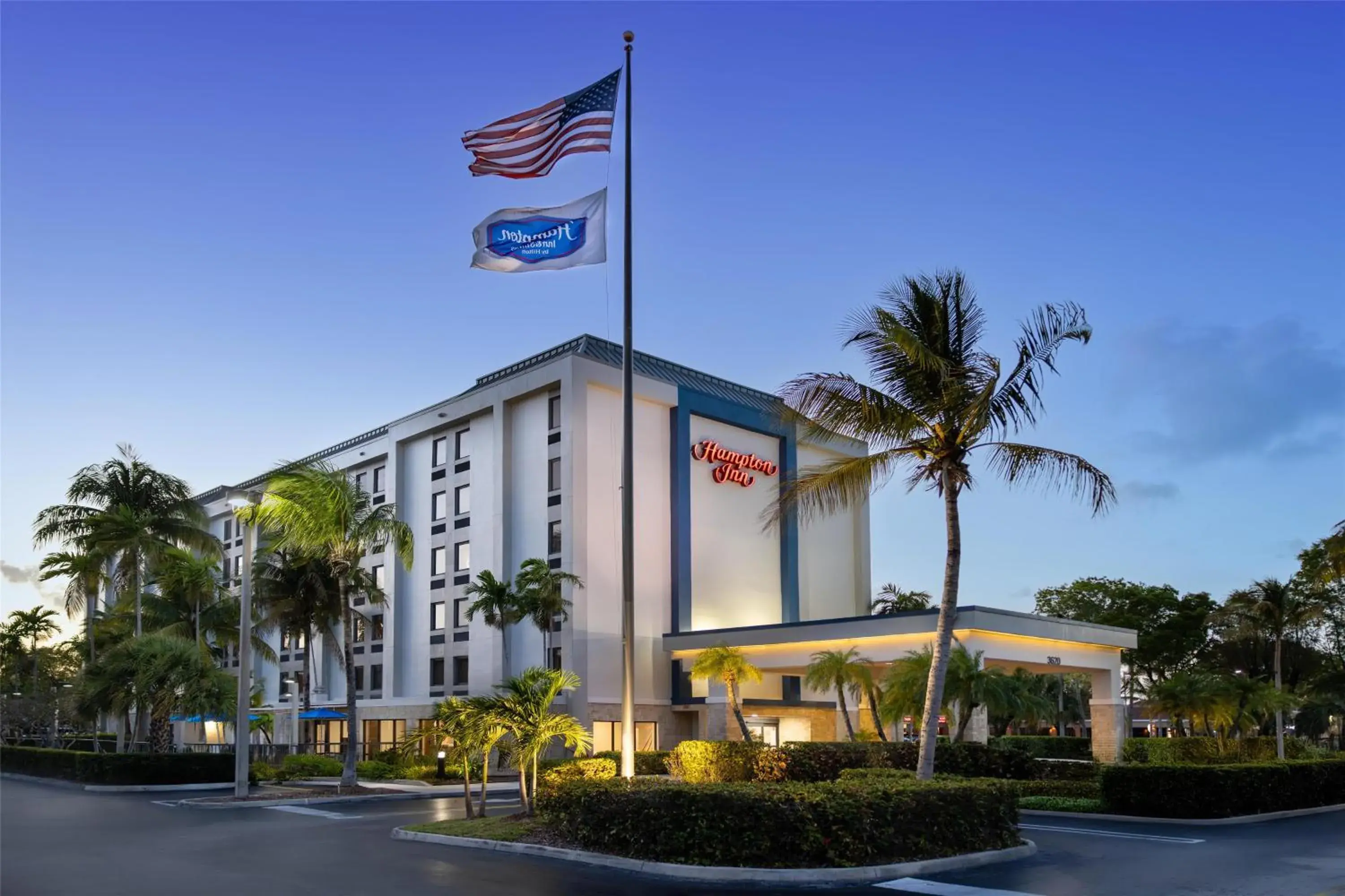 Property building in Hampton Inn Miami-Airport West Property building in Hampton Inn Miami-Airport West
