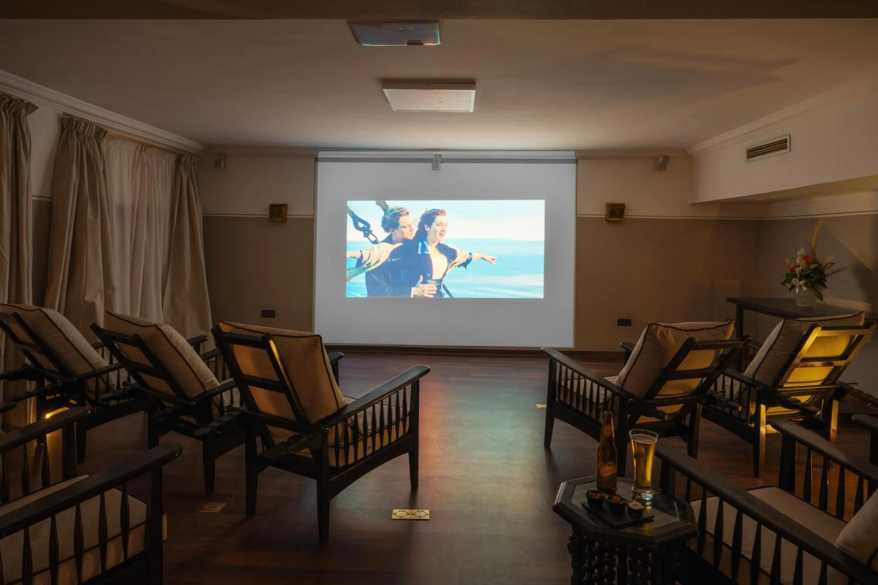 Communal lounge/ TV room in Heure Bleue Palais - Relais & Châteaux