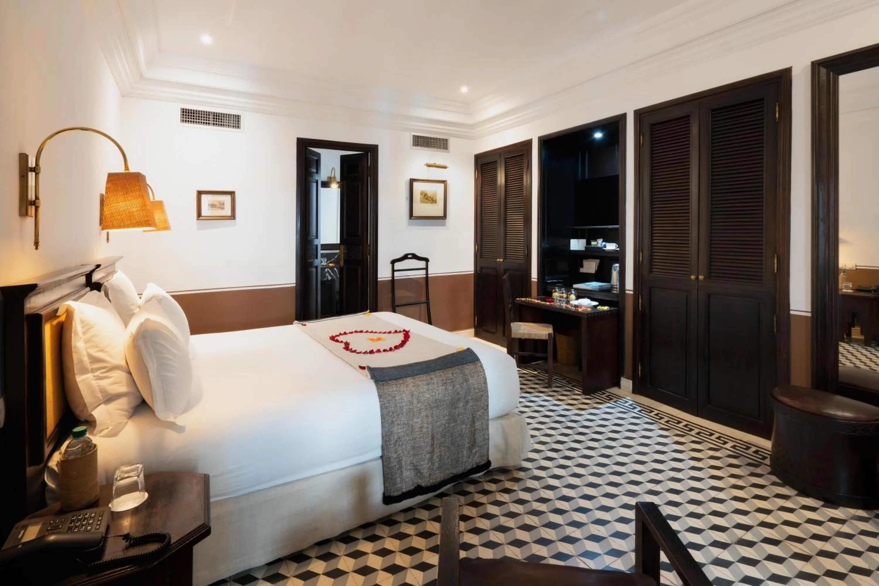 Photo of the whole room, Bed in Heure Bleue Palais - Relais & Châteaux