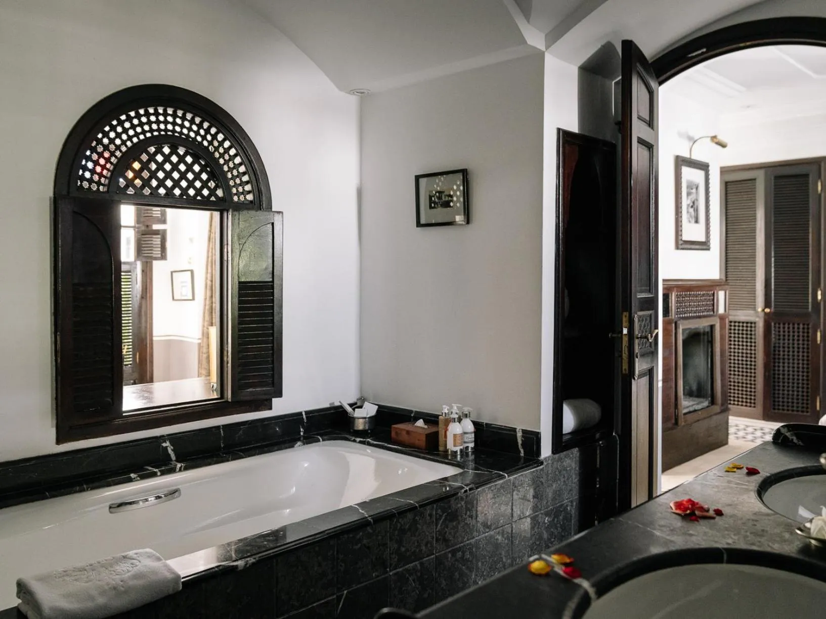 Bathroom in Heure Bleue Palais - Relais & Châteaux