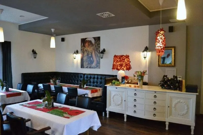 Restaurant/places to eat in Hotel Graffit