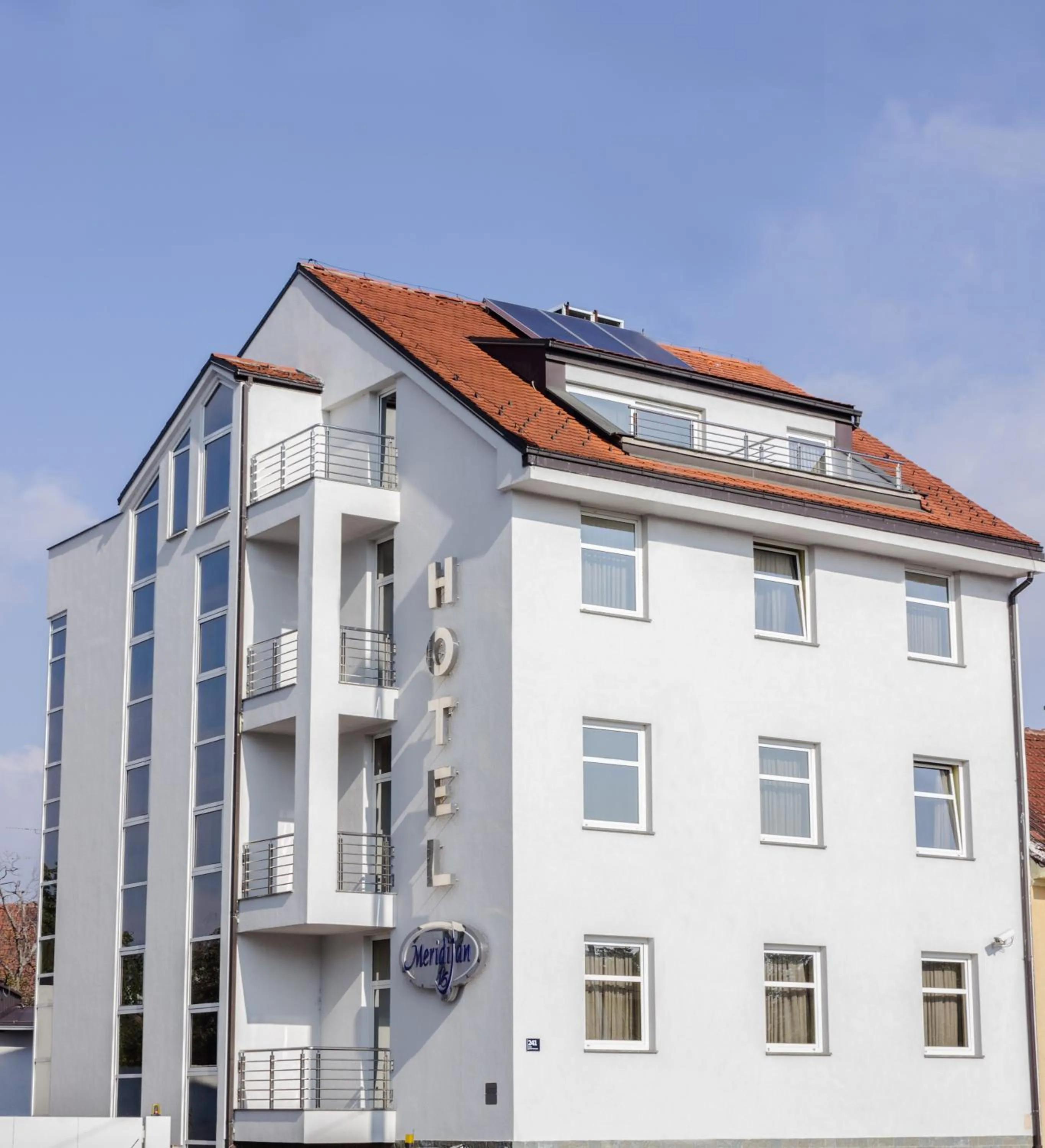 Facade/entrance in Hotel Meridijan16