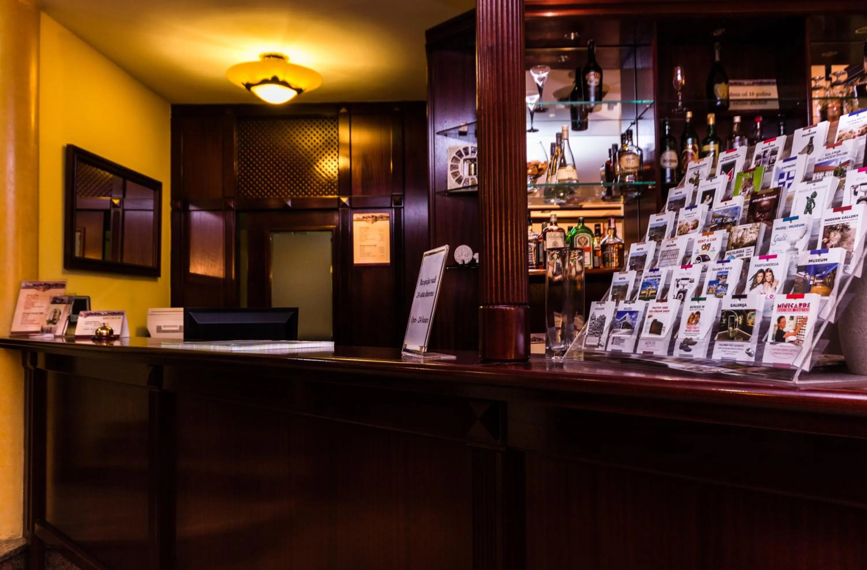 Lobby or reception in Hotel Meridijan16